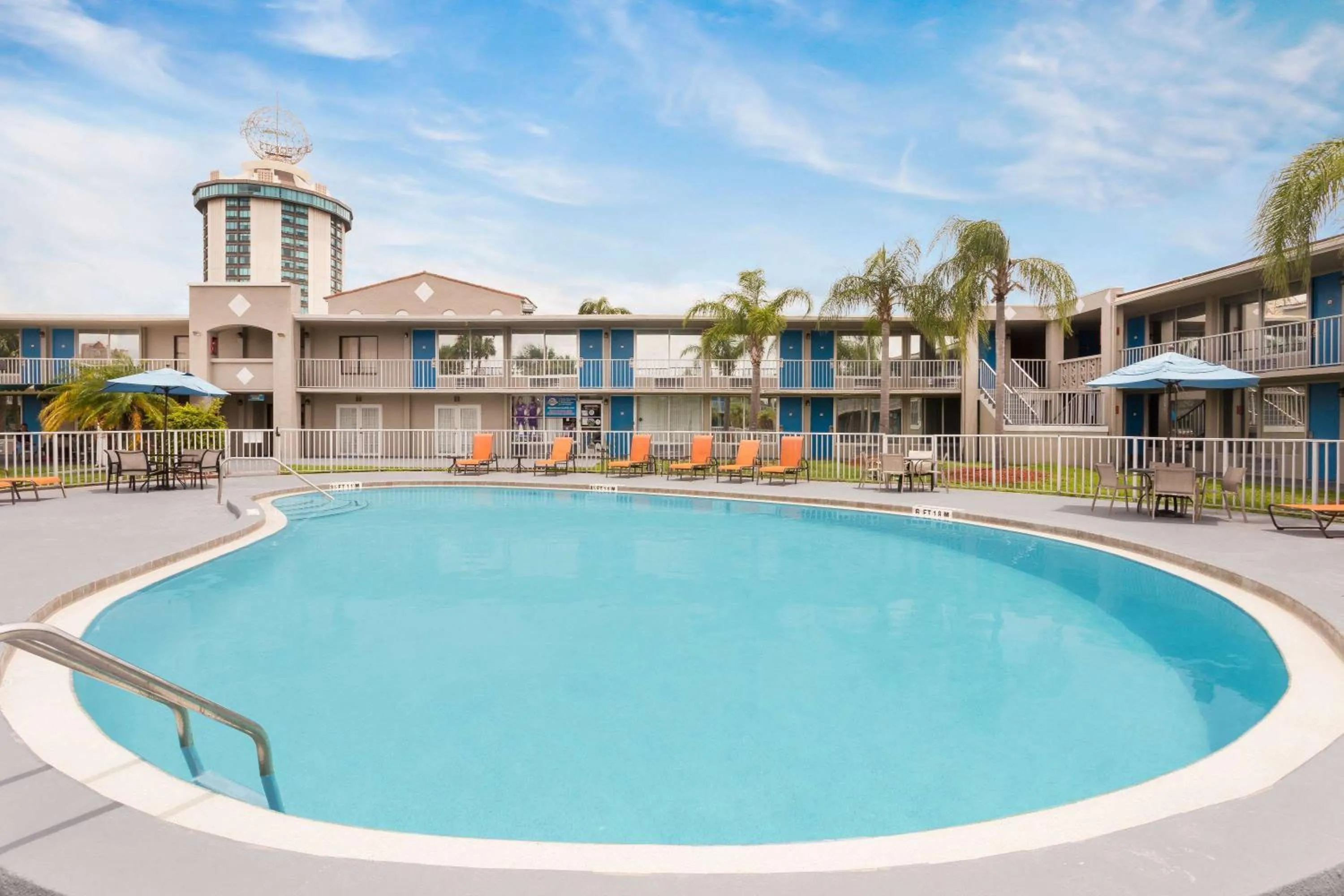 Pool view in Quality Inn Orlando-Near Universal Blvd