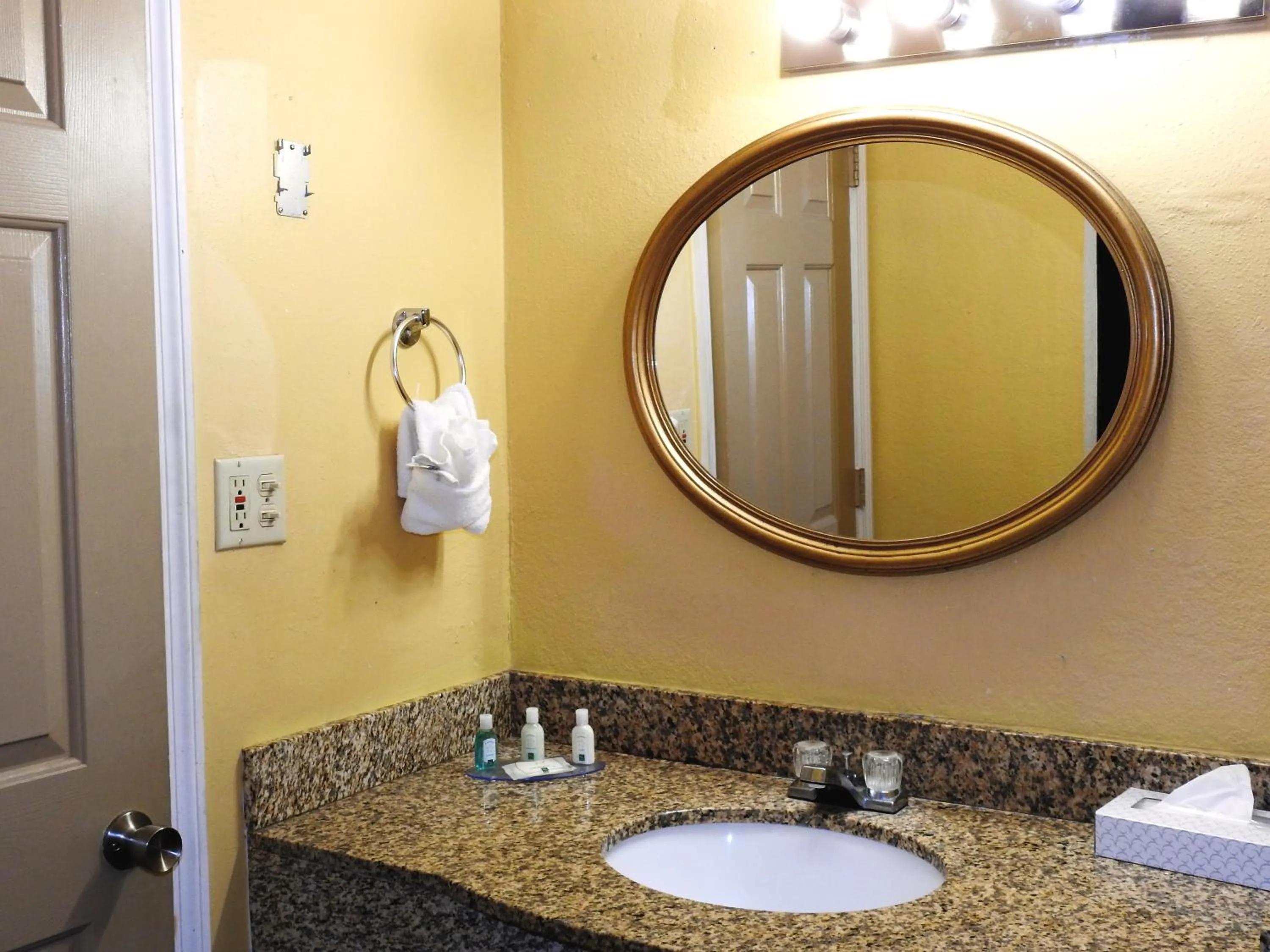 Bathroom in Quality Inn Orlando-Near Universal Blvd