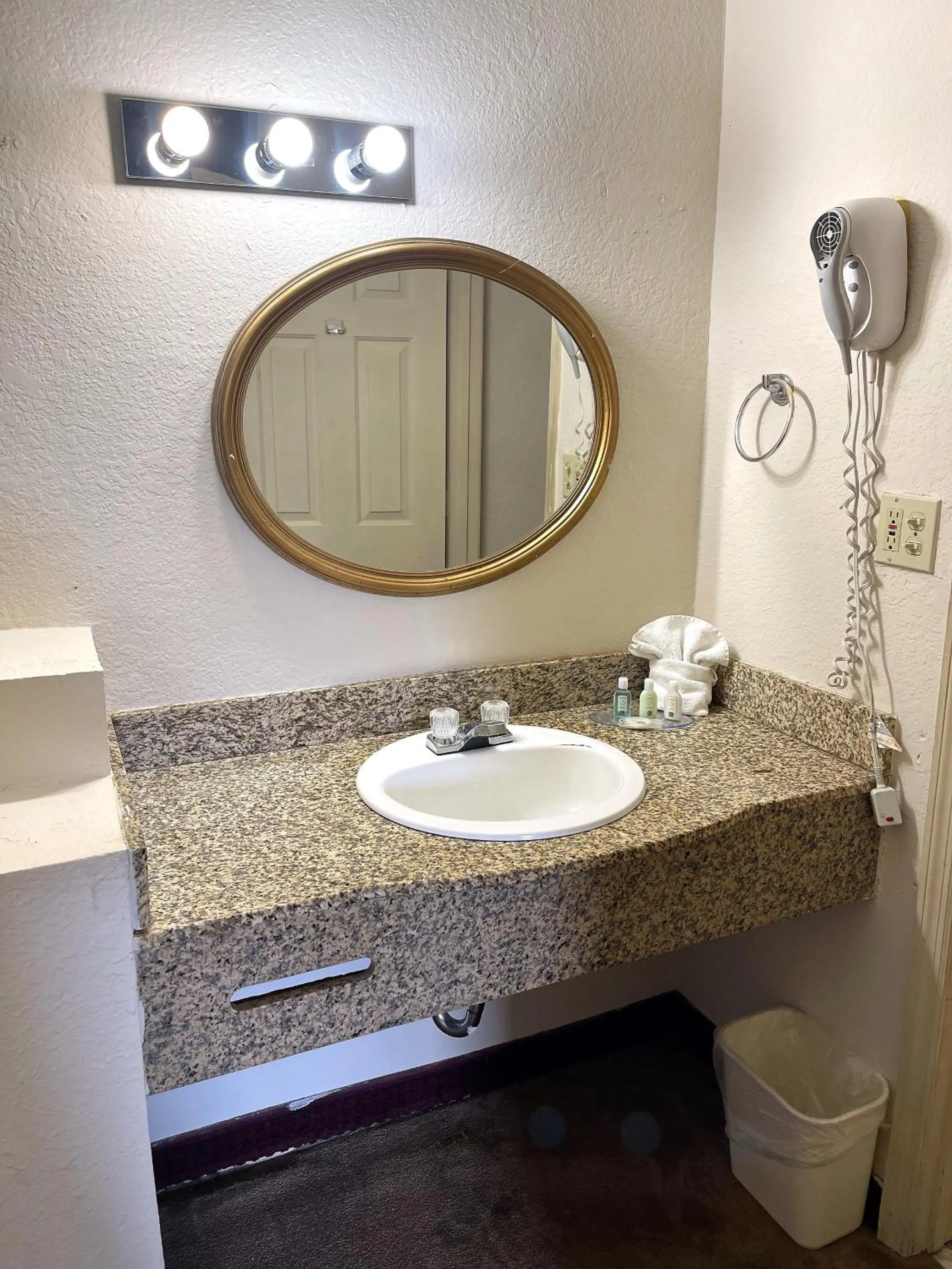 Bathroom in Quality Inn Orlando-Near Universal Blvd
