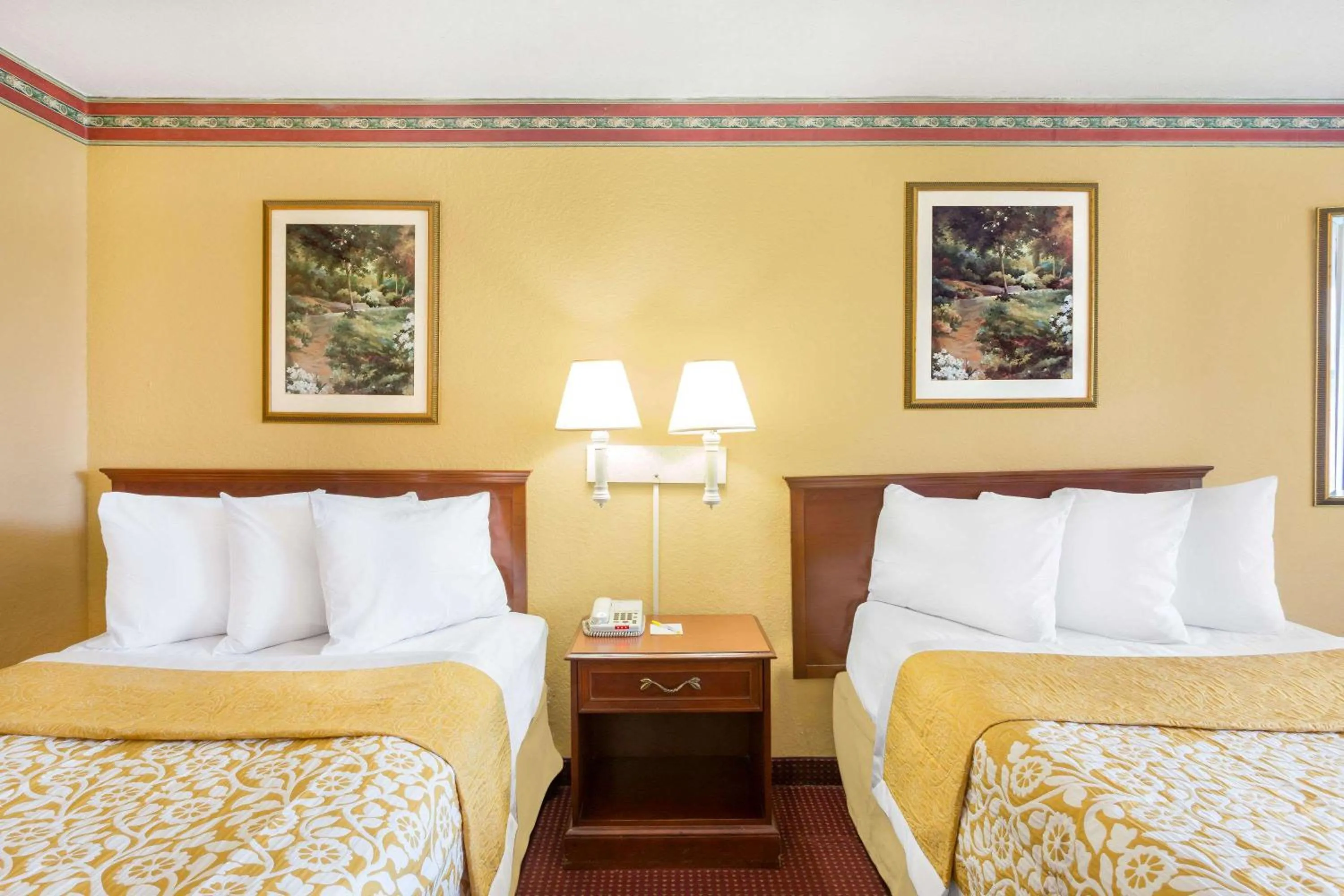 Bedroom, Bed in Quality Inn Orlando-Near Universal Blvd