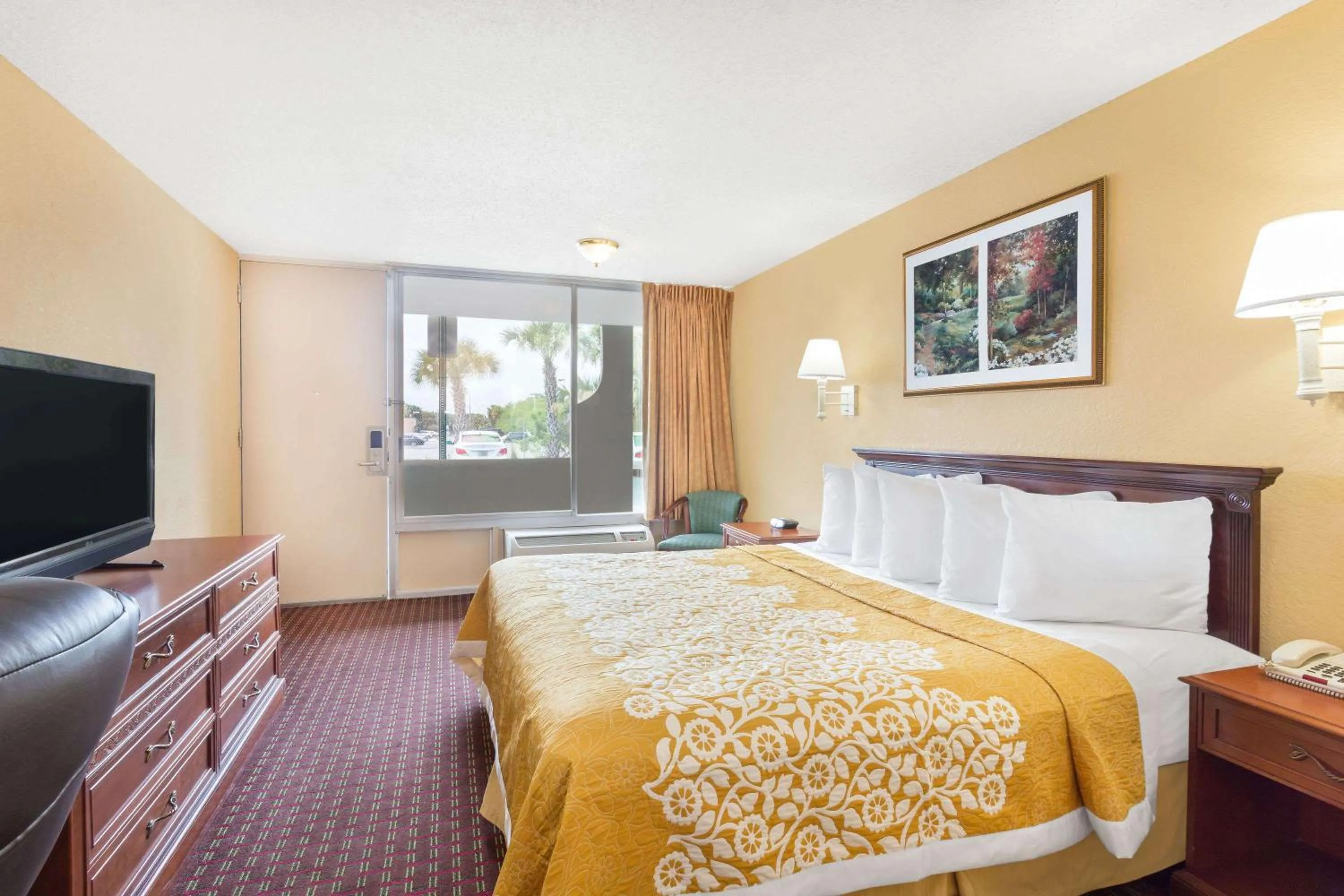 Bedroom, Bed in Quality Inn Orlando-Near Universal Blvd