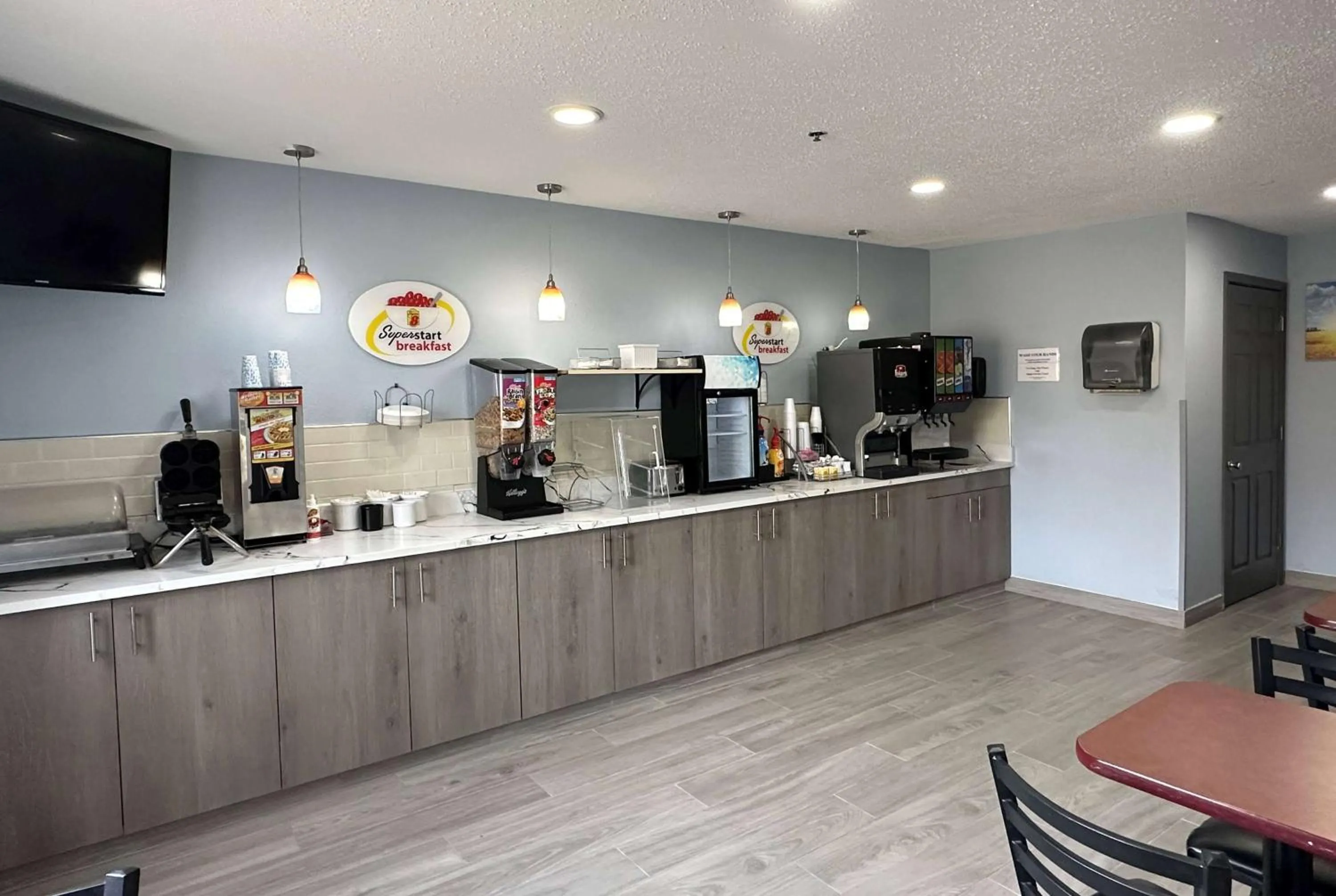 Breakfast in Super 8 by Wyndham Green Bay I-43 Bus. Park