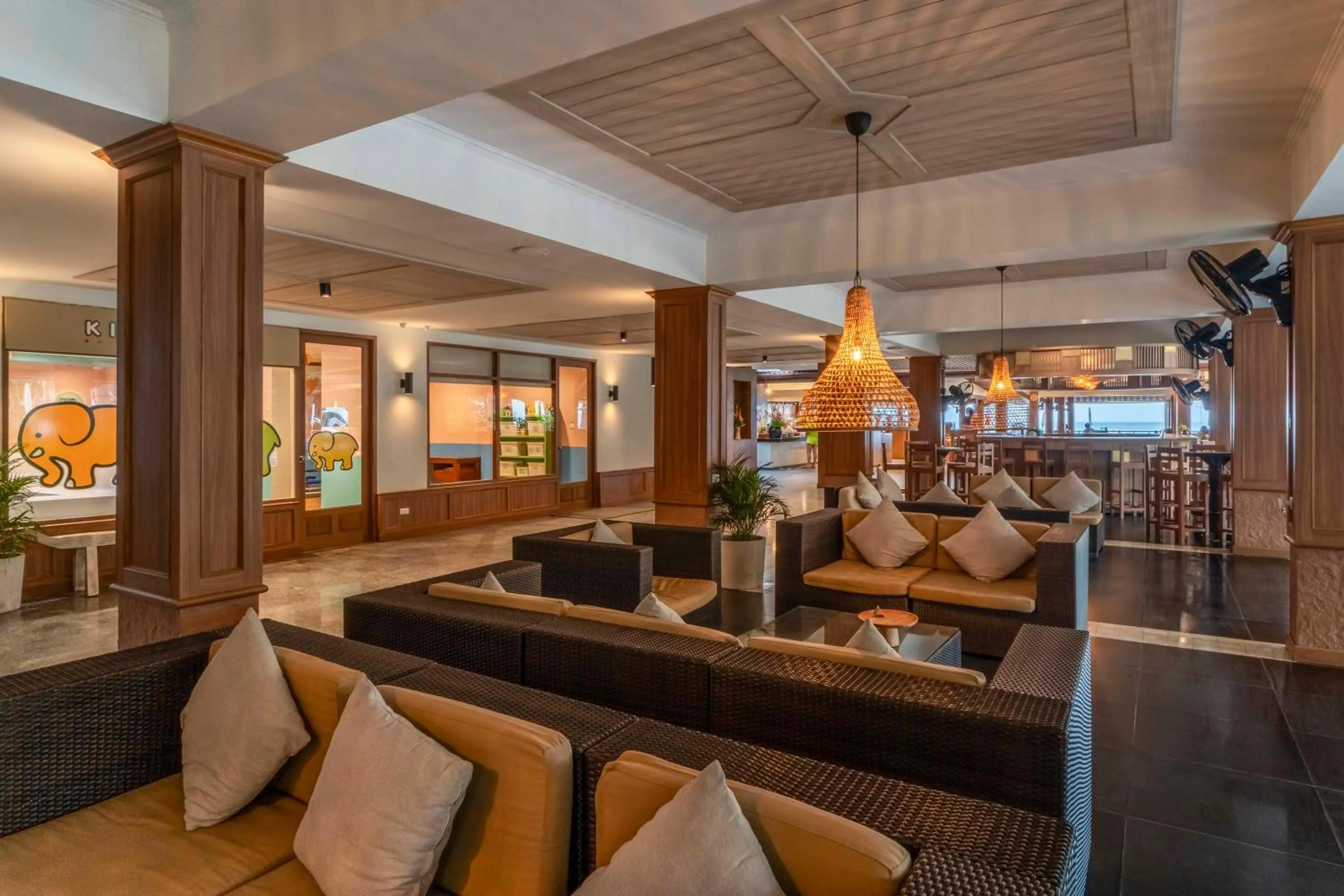 Lounge or bar in Best Western Premier Bangtao Beach Resort & Spa