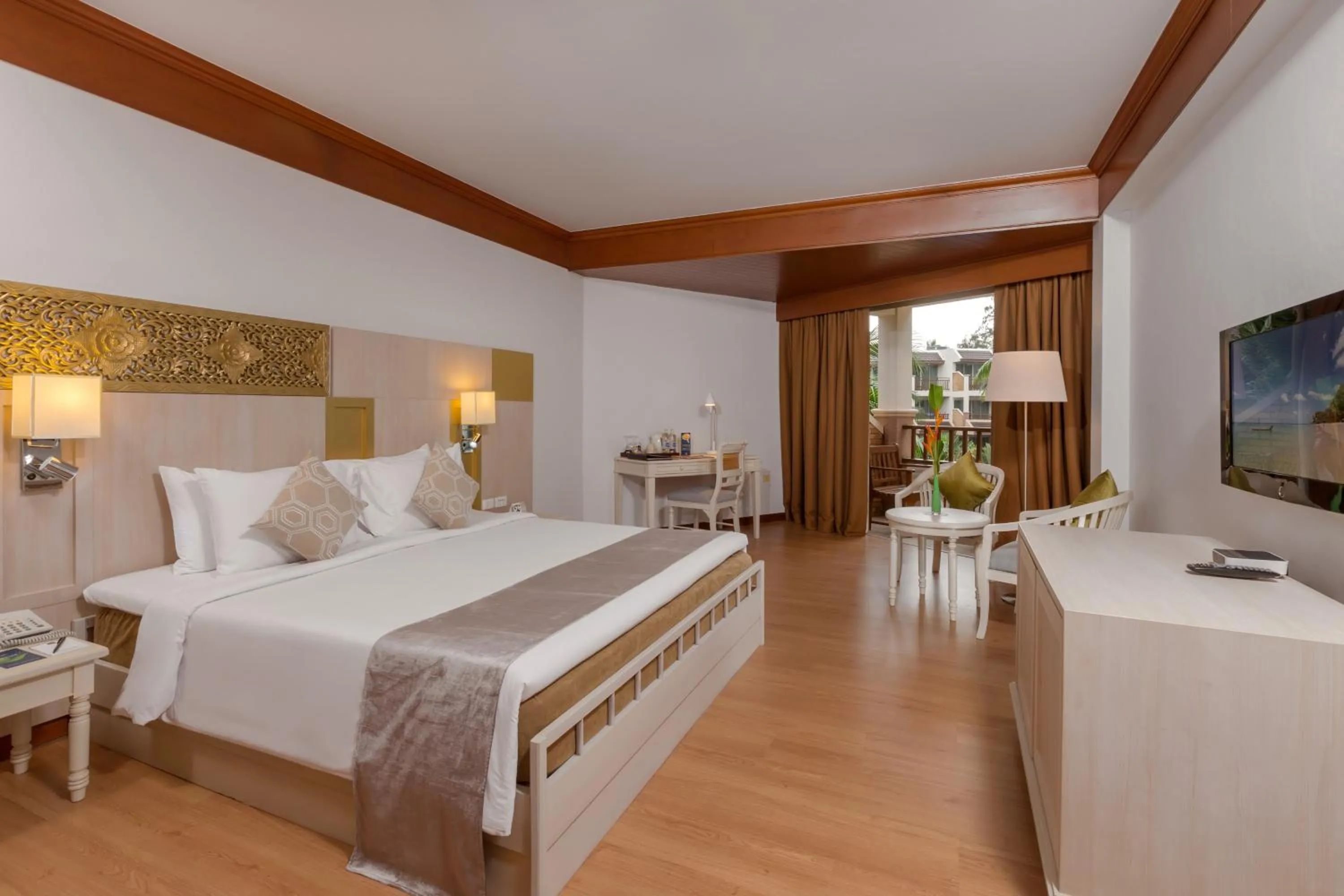 Bed in Best Western Premier Bangtao Beach Resort & Spa
