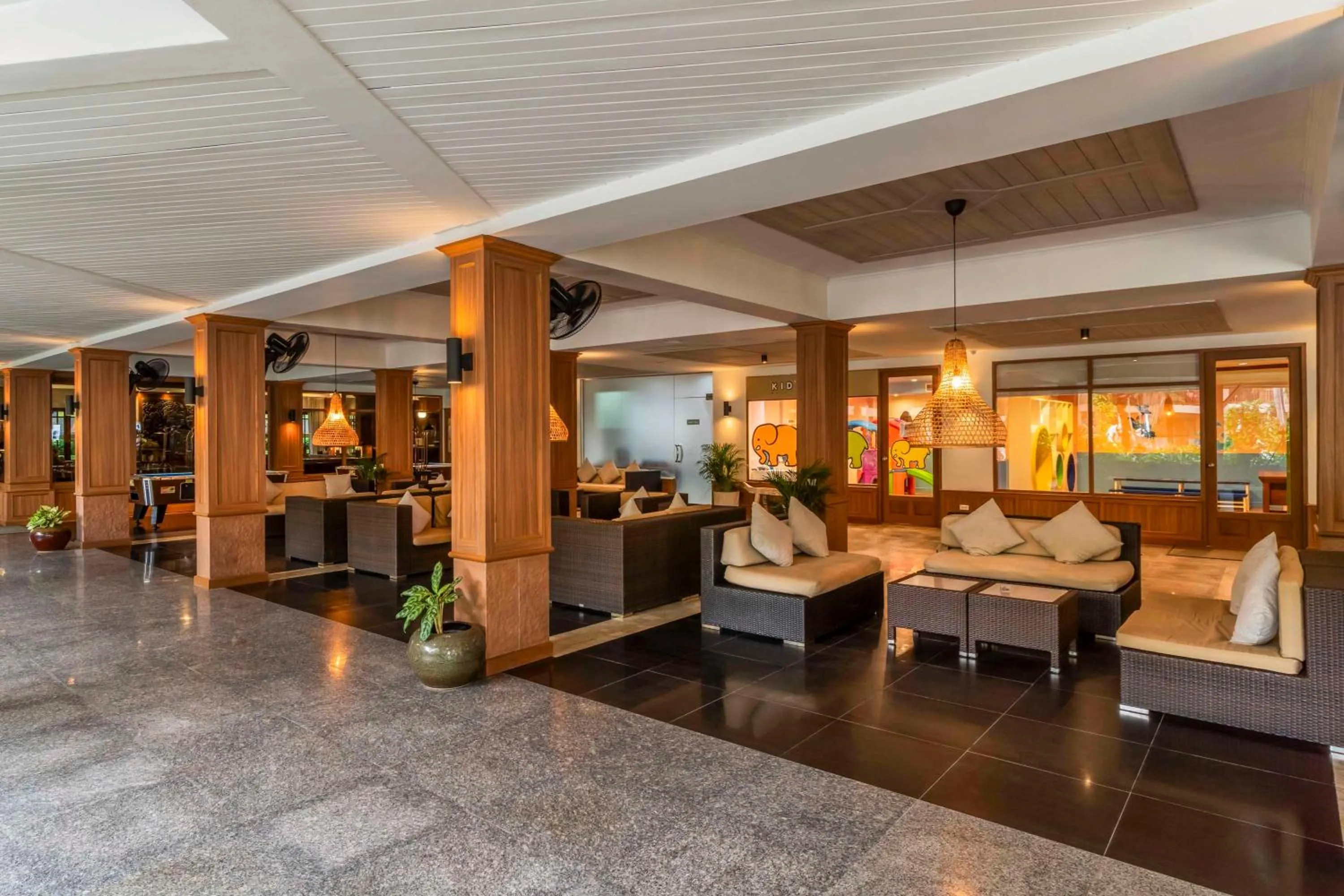 Lounge or bar in Best Western Premier Bangtao Beach Resort & Spa