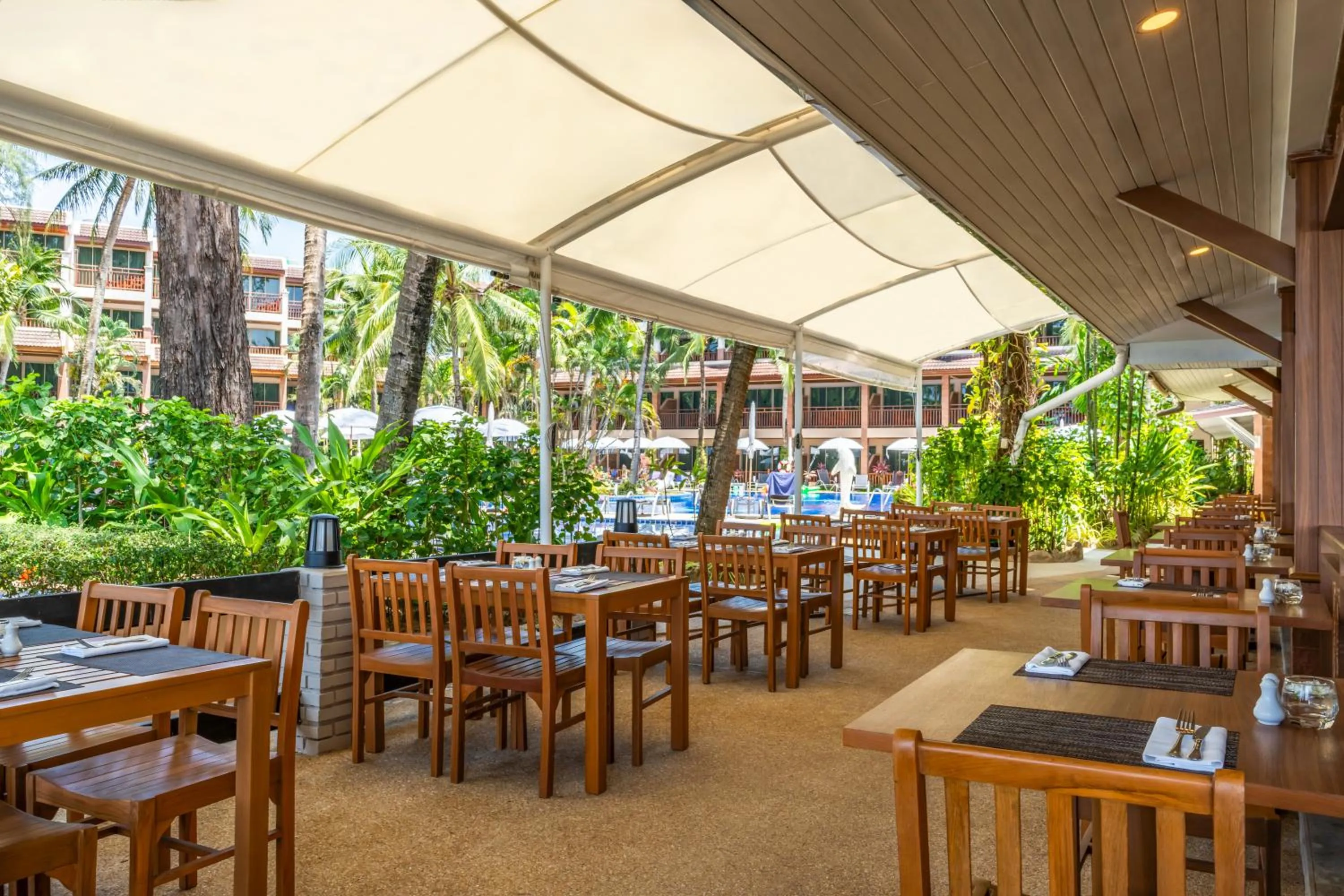 Restaurant/places to eat in Best Western Premier Bangtao Beach Resort & Spa