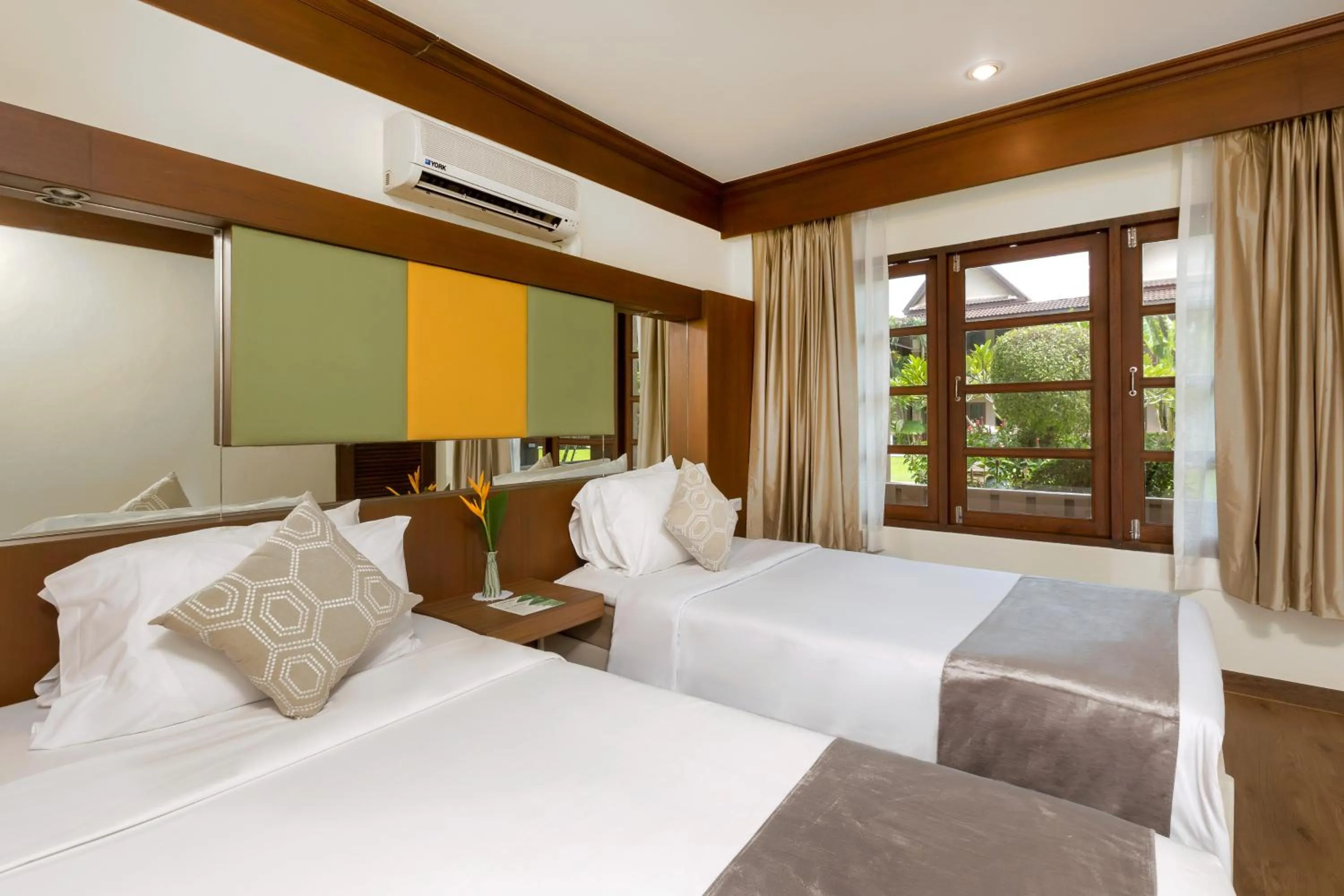 Bed in Best Western Premier Bangtao Beach Resort & Spa