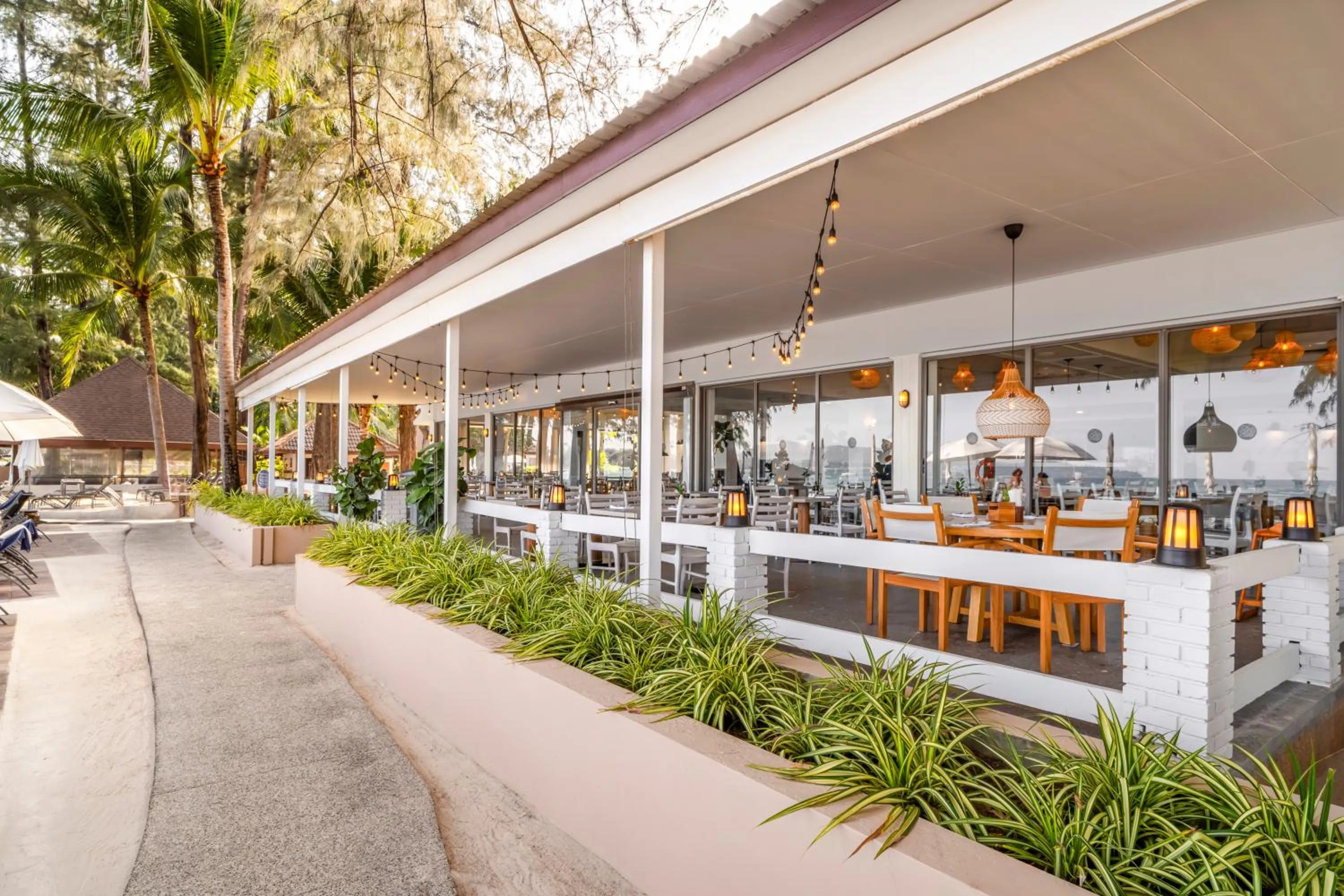 Restaurant/places to eat in Best Western Premier Bangtao Beach Resort & Spa