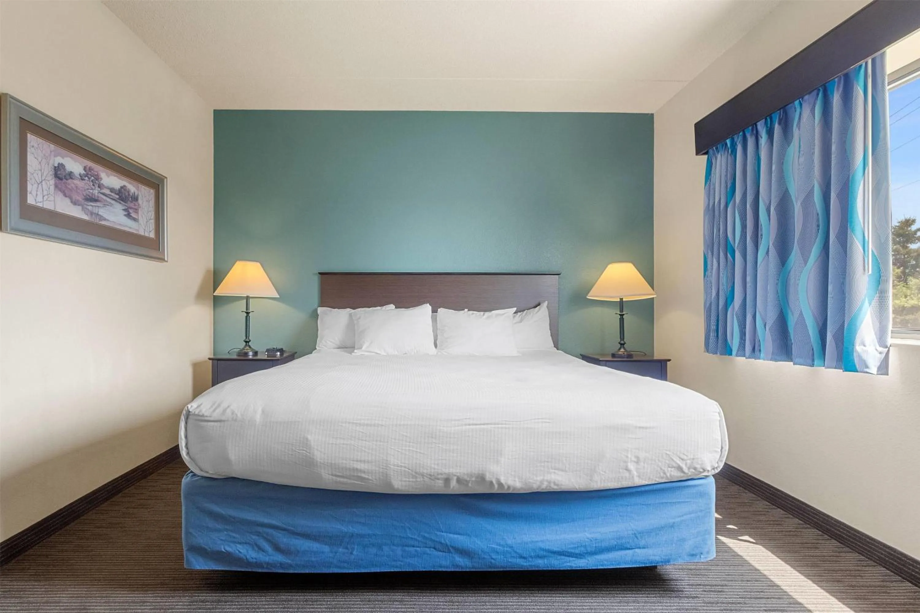 Photo of the whole room, Bed in AmericInn by Wyndham Green Bay East