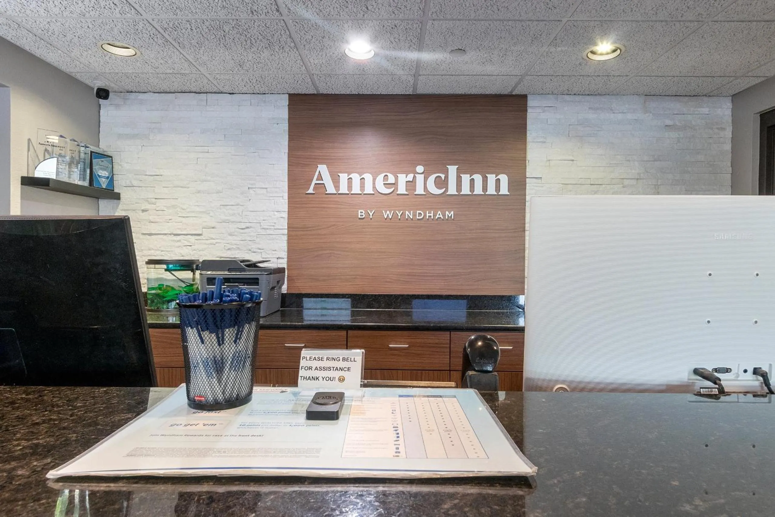 Lobby or reception in AmericInn by Wyndham Green Bay East