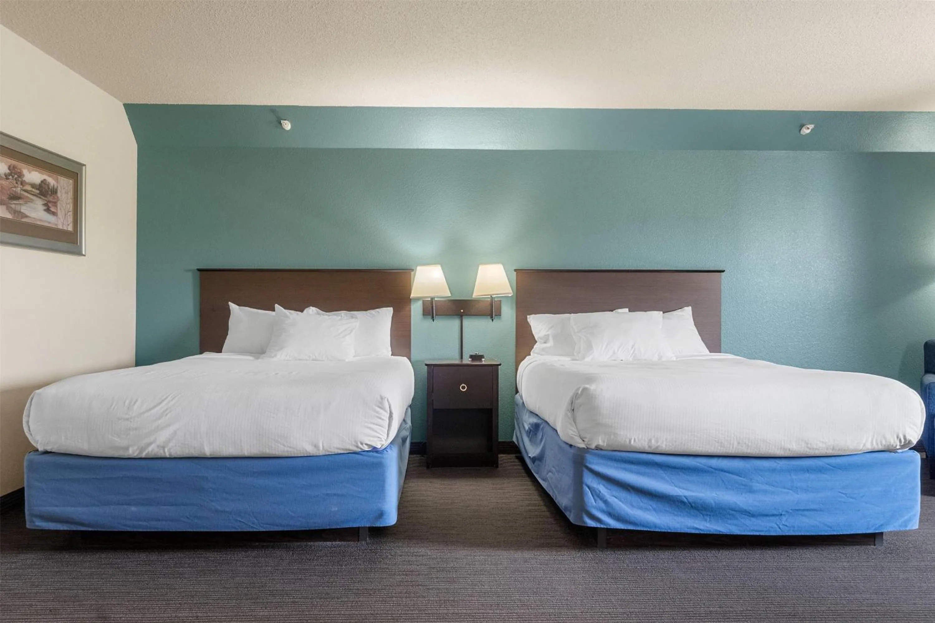 Photo of the whole room, Bed in AmericInn by Wyndham Green Bay East