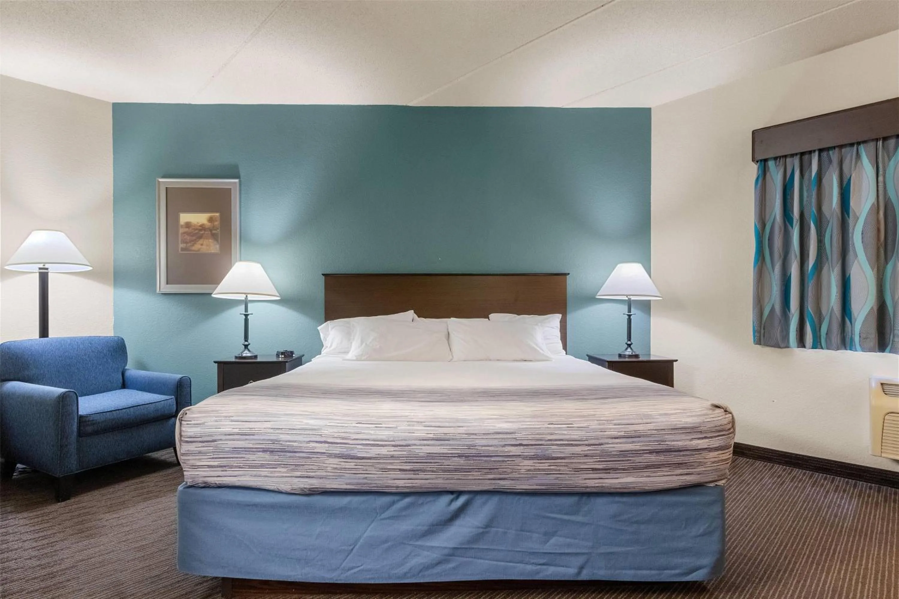 Photo of the whole room, Bed in AmericInn by Wyndham Green Bay East