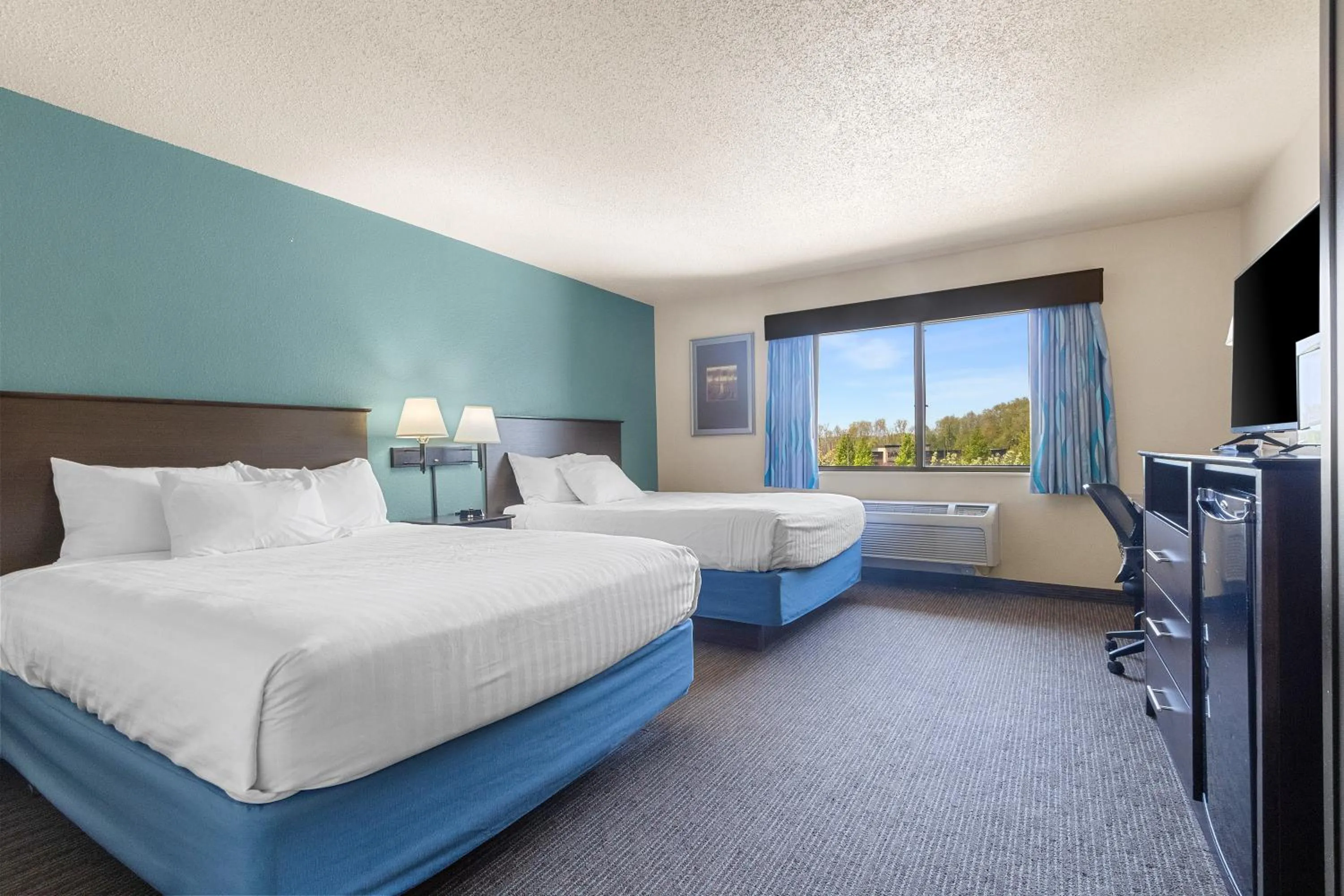 Bed in AmericInn by Wyndham Green Bay East