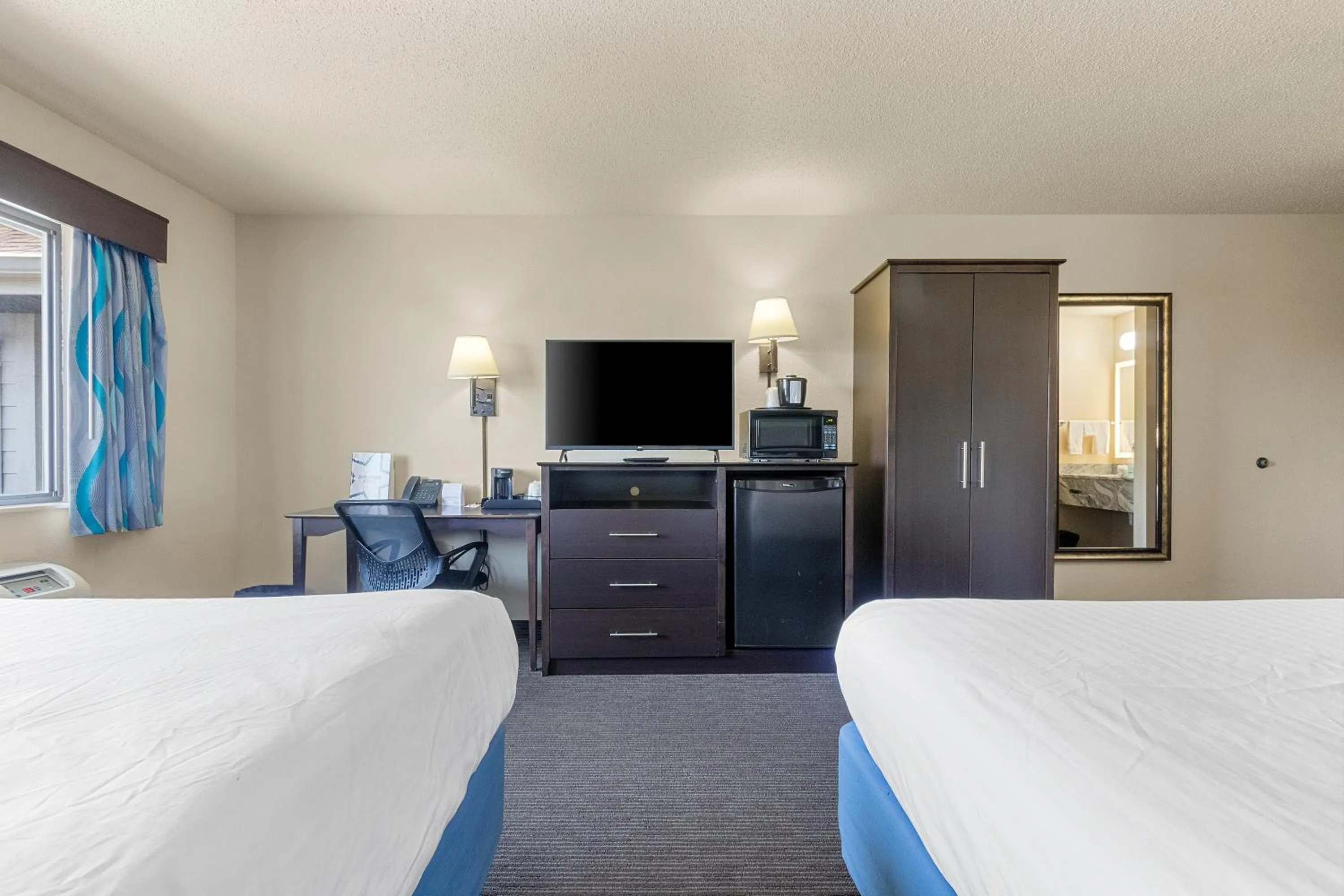 Bedroom, Bed in AmericInn by Wyndham Green Bay East