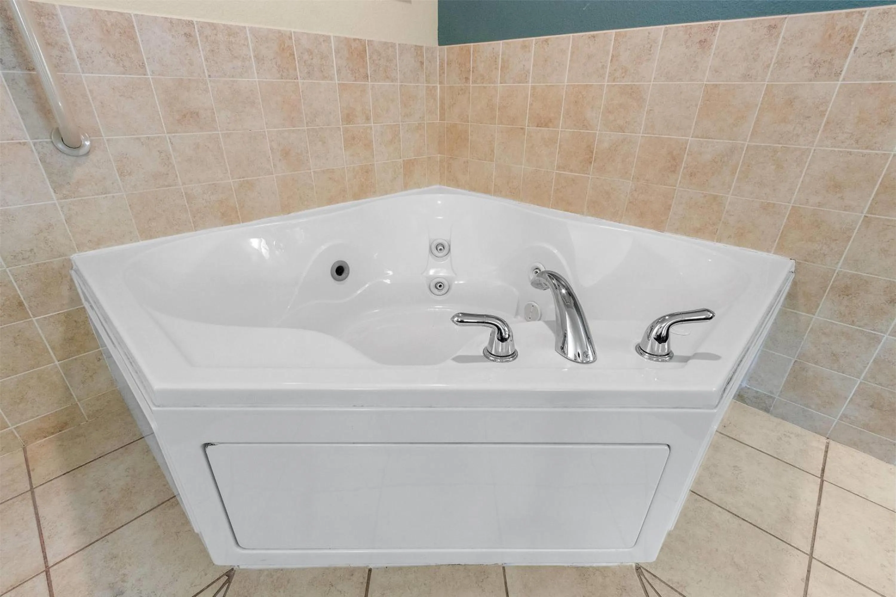 Photo of the whole room in AmericInn by Wyndham Green Bay East