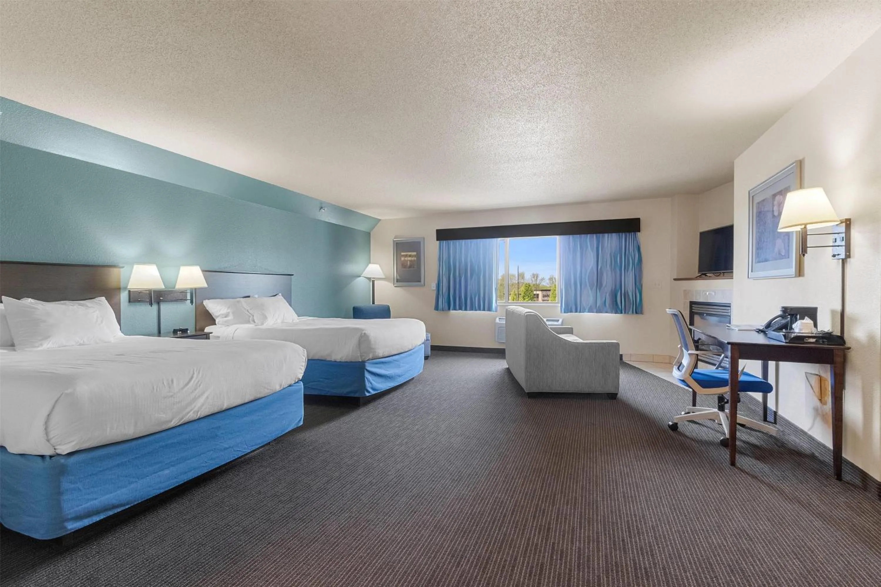 Photo of the whole room, Bed in AmericInn by Wyndham Green Bay East