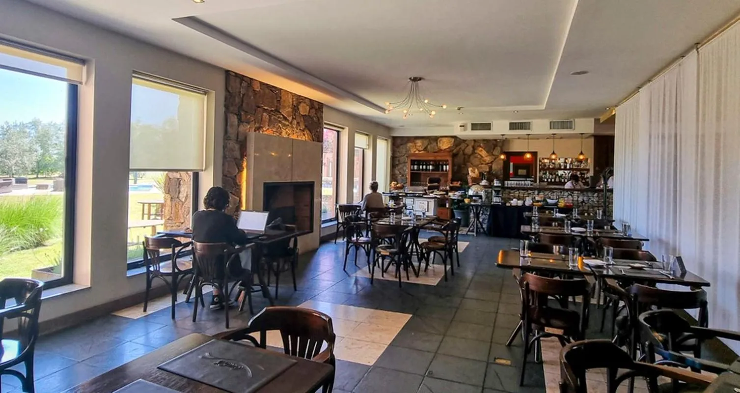 Lounge or bar in Regency Park Hotel