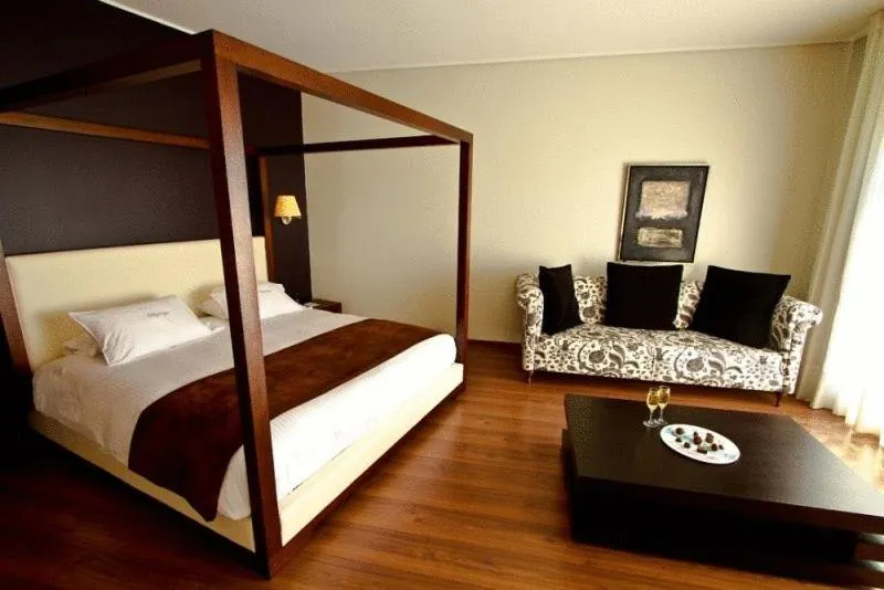 Photo of the whole room, Bed in Regency Park Hotel