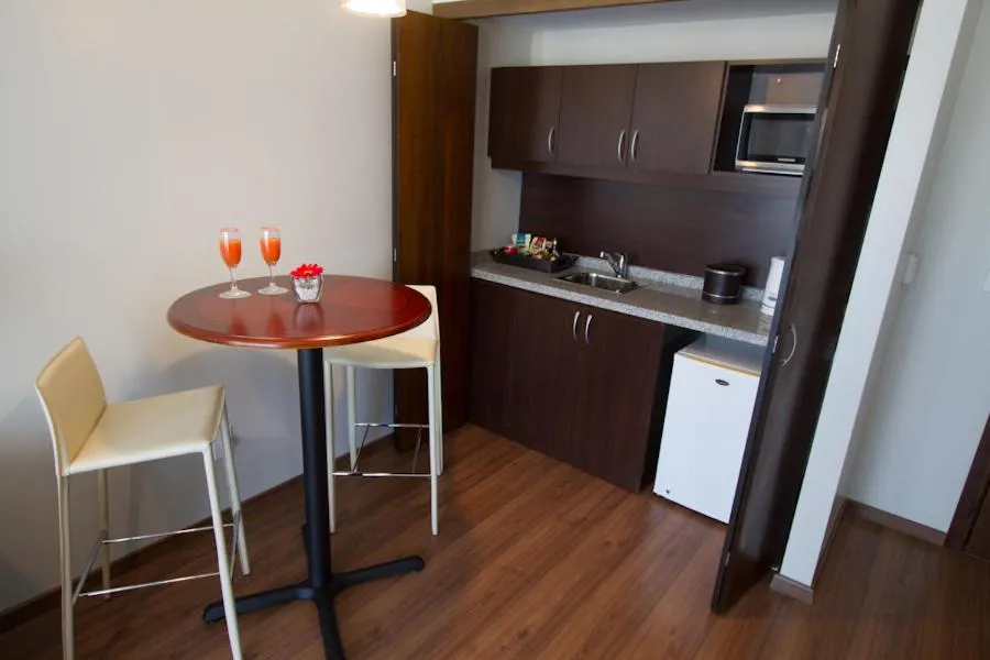 Kitchen or kitchenette in Regency Park Hotel