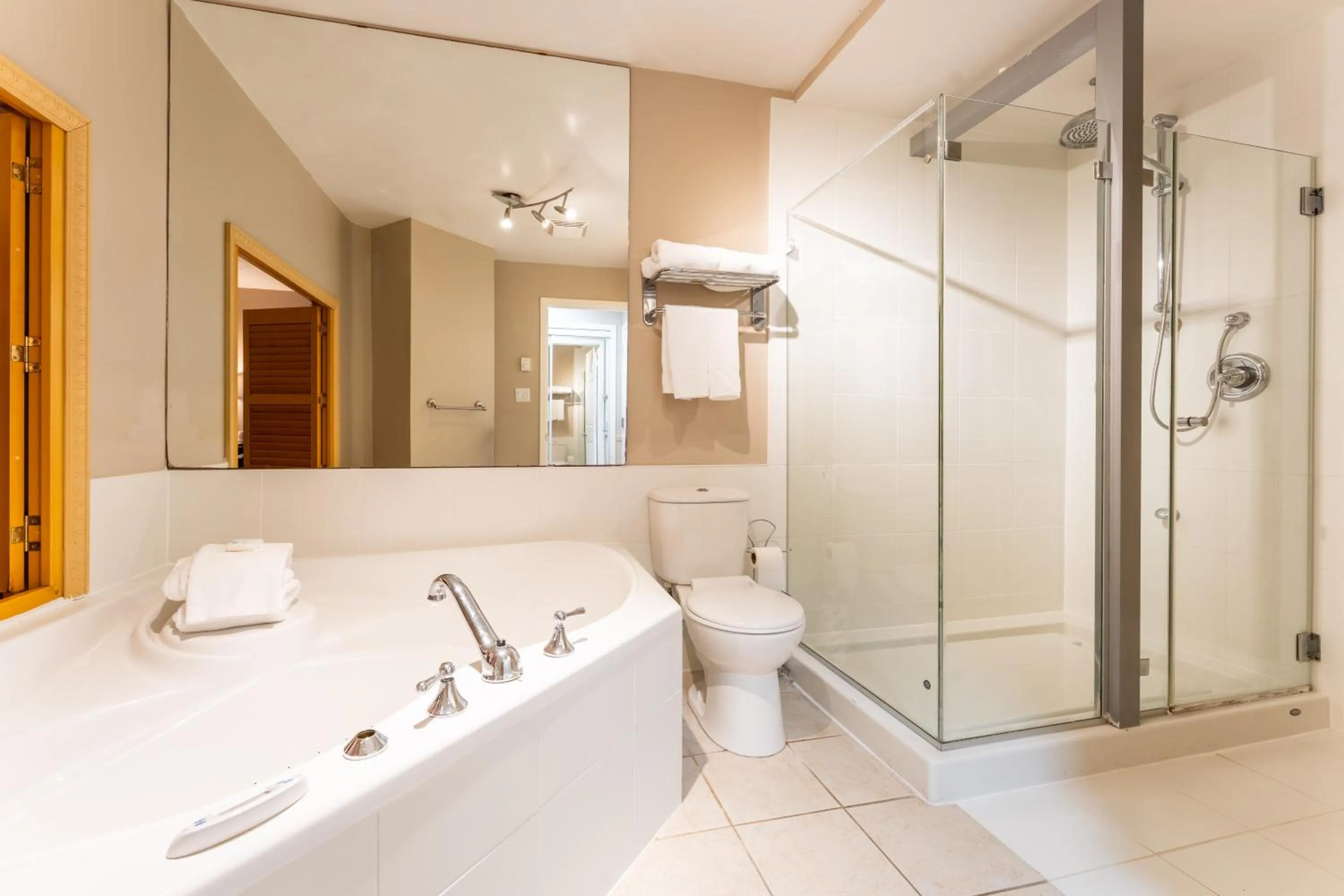 Super 8 by Wyndham Gananoque - Country Squire Resort