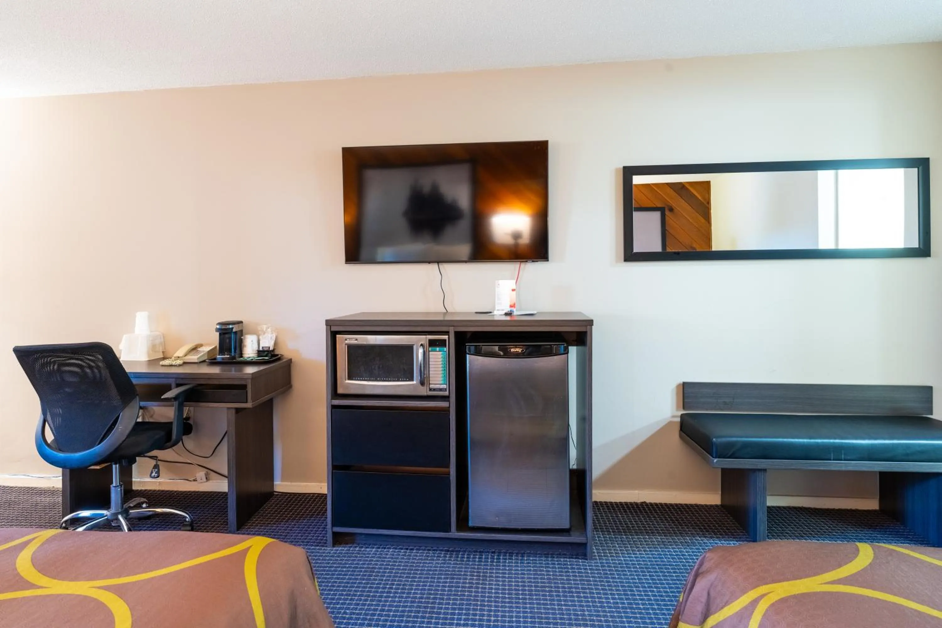 Super 8 by Wyndham Gananoque - Country Squire Resort