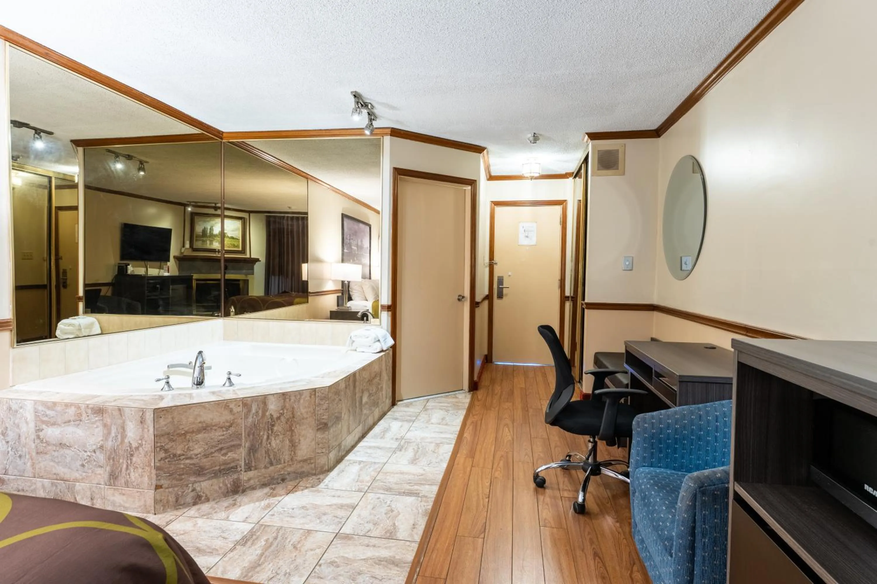 Super 8 by Wyndham Gananoque - Country Squire Resort