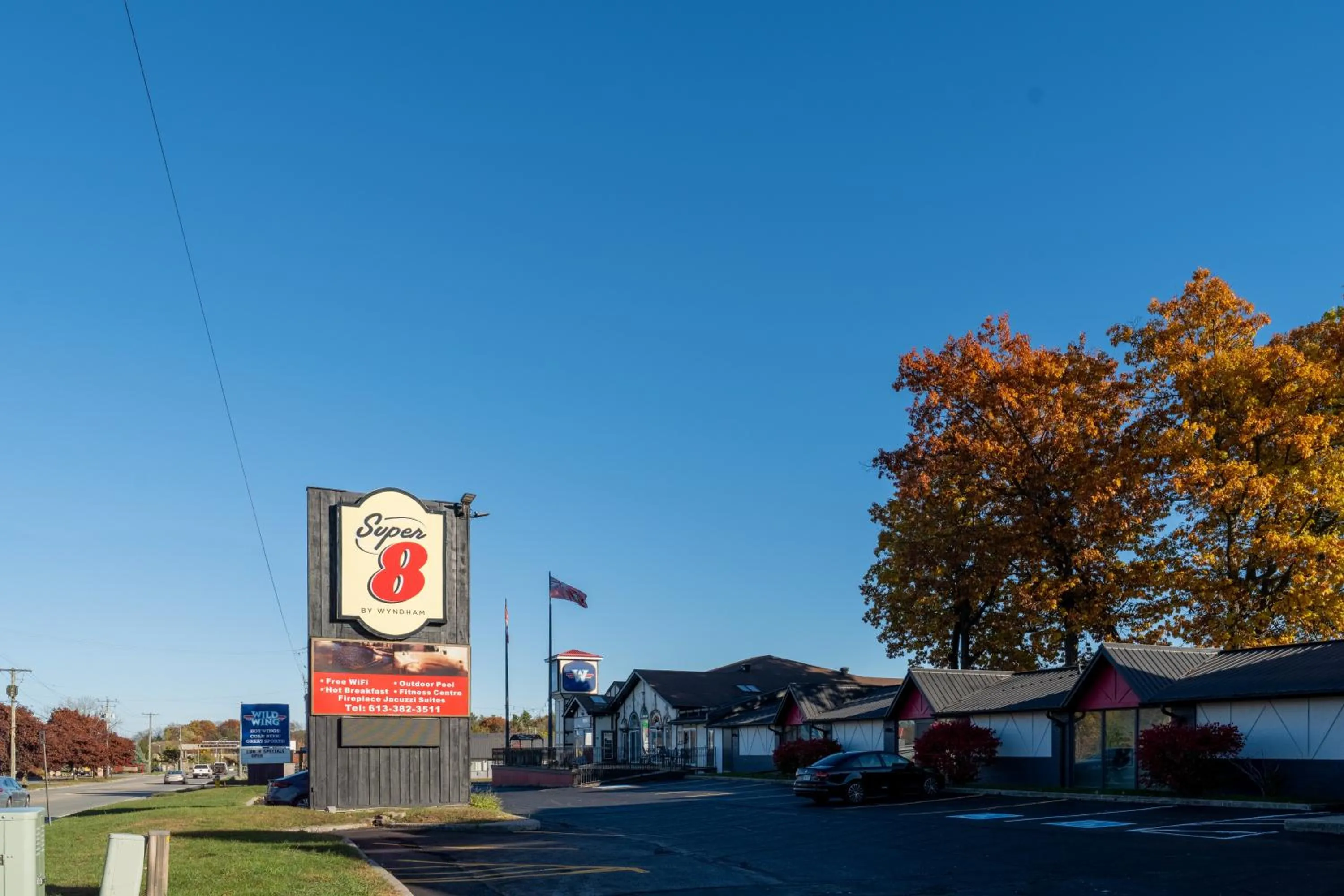 Property building in Super 8 by Wyndham Gananoque - Country Squire Resort