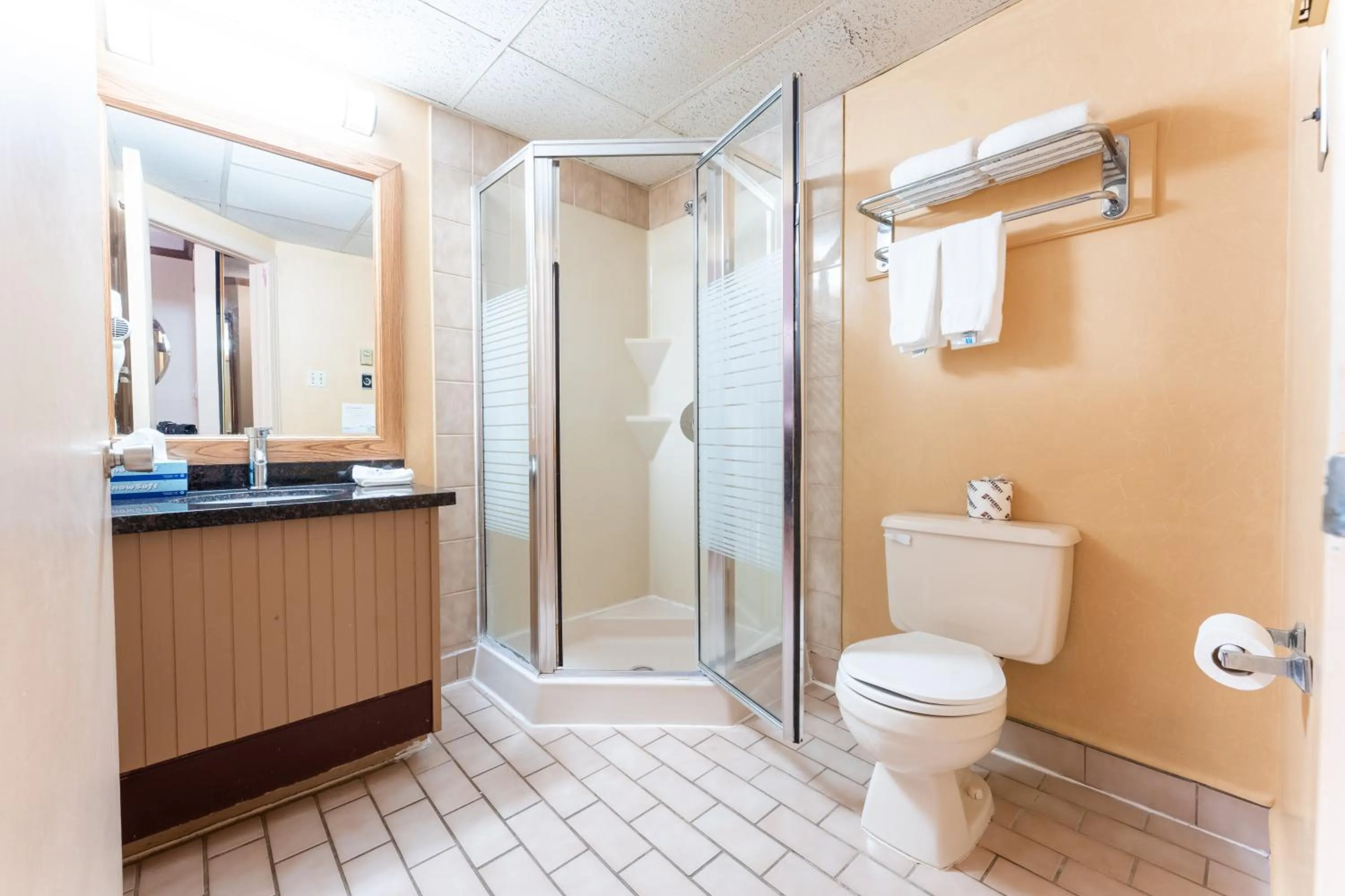 Super 8 by Wyndham Gananoque - Country Squire Resort