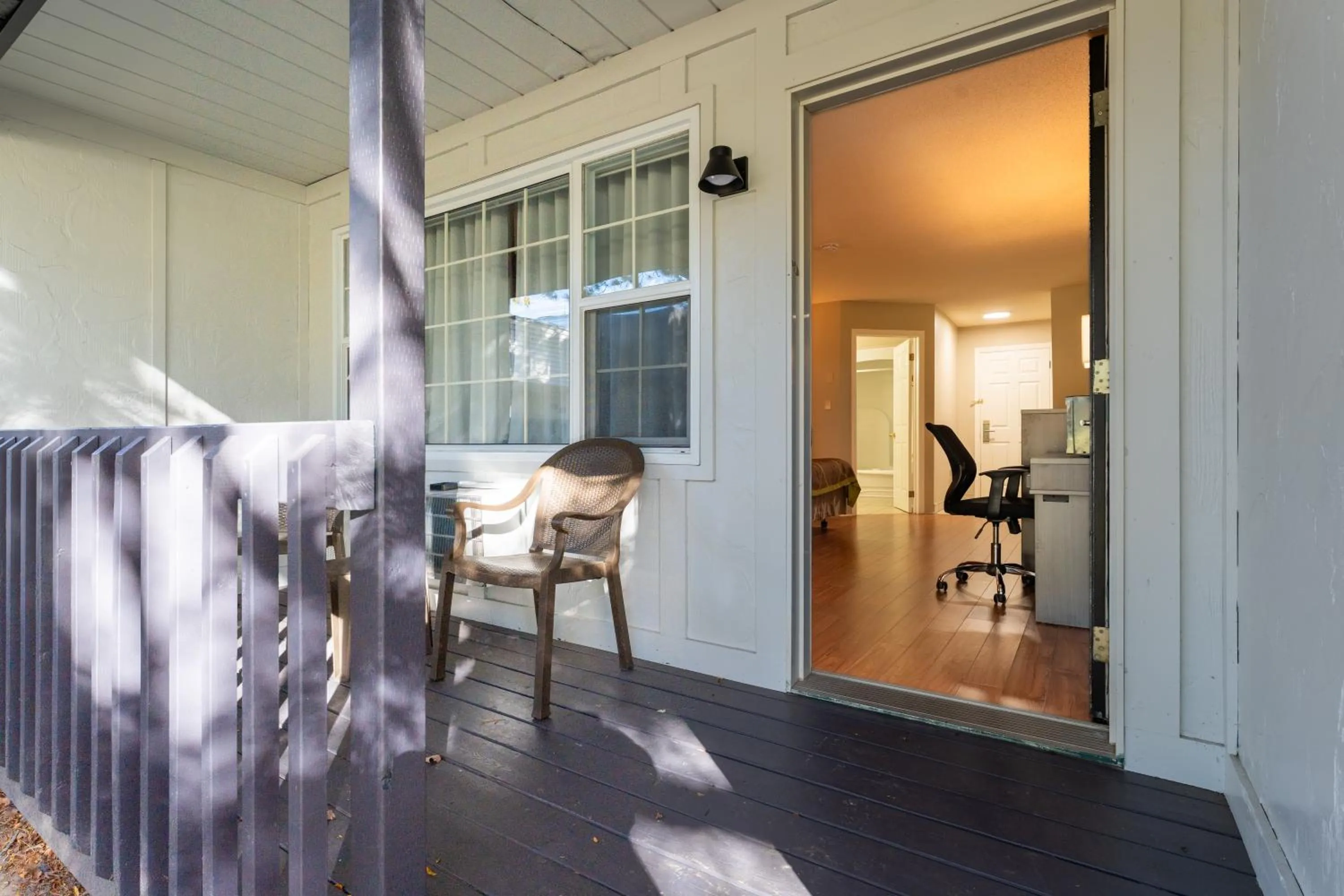 Super 8 by Wyndham Gananoque - Country Squire Resort