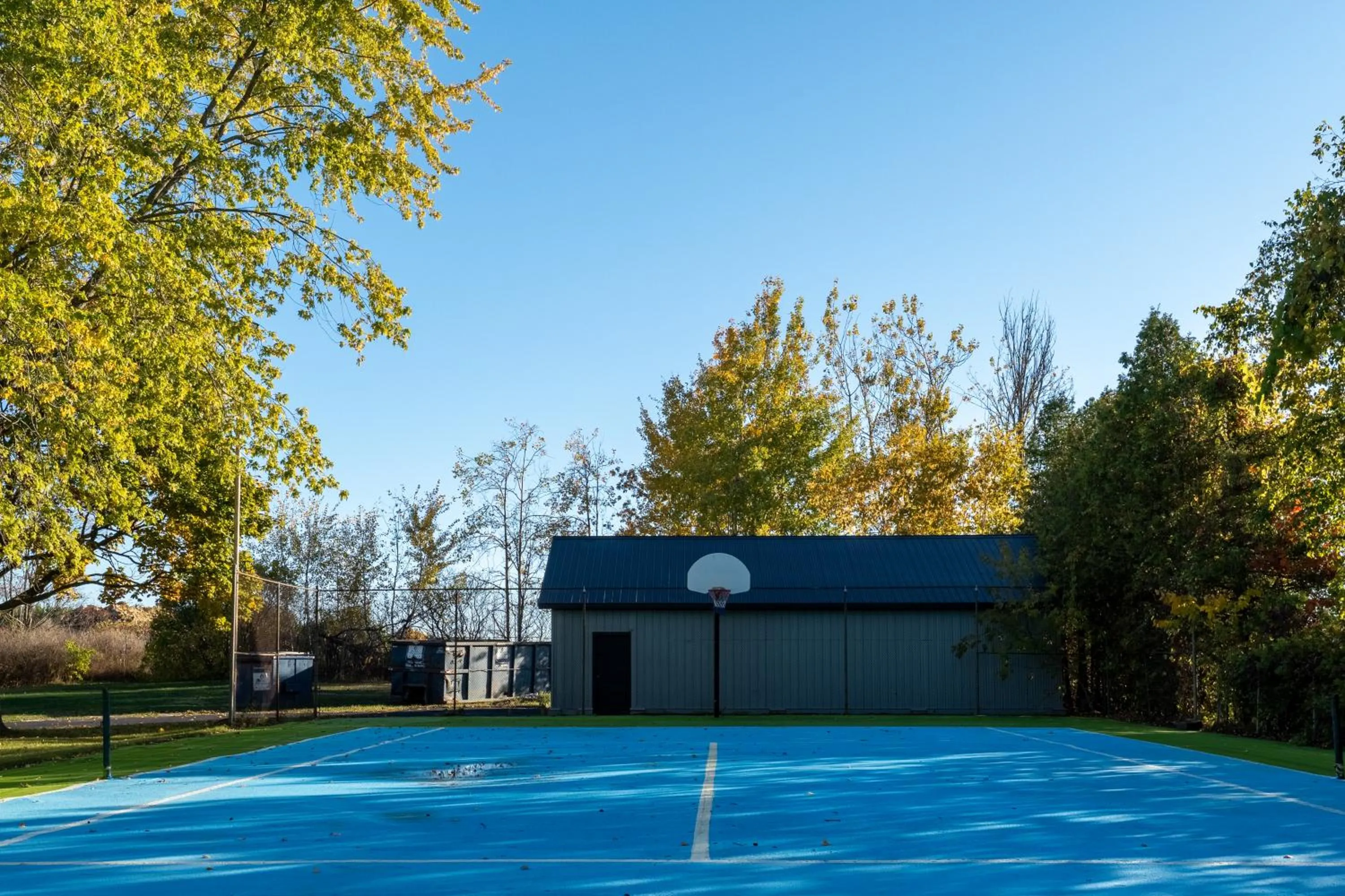 Tennis court in Super 8 by Wyndham Gananoque - Country Squire Resort