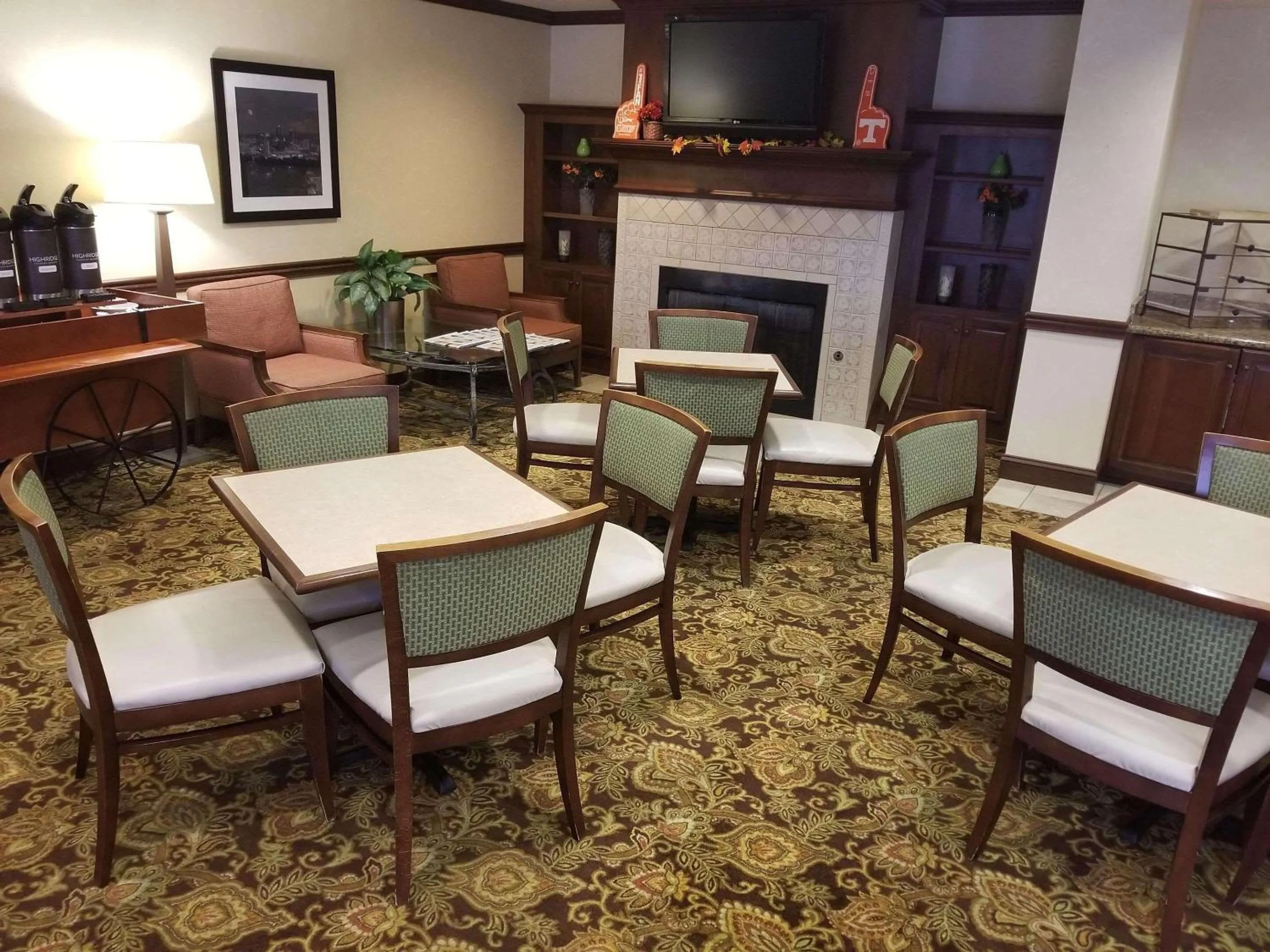 Breakfast in Country Inn & Suites by Radisson, Knoxville at Cedar Bluff, TN