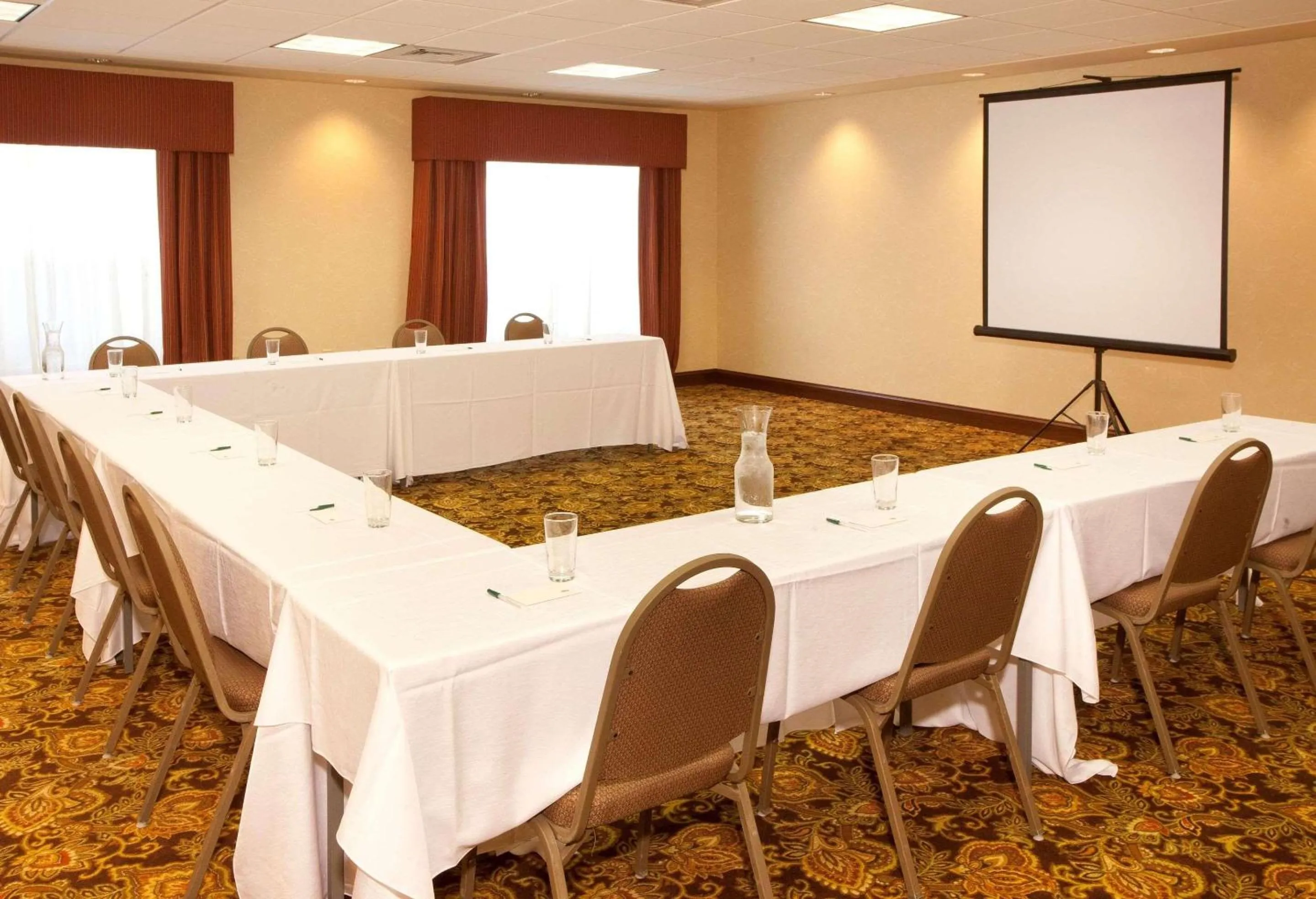 Meeting/conference room in Country Inn & Suites by Radisson, Knoxville at Cedar Bluff, TN