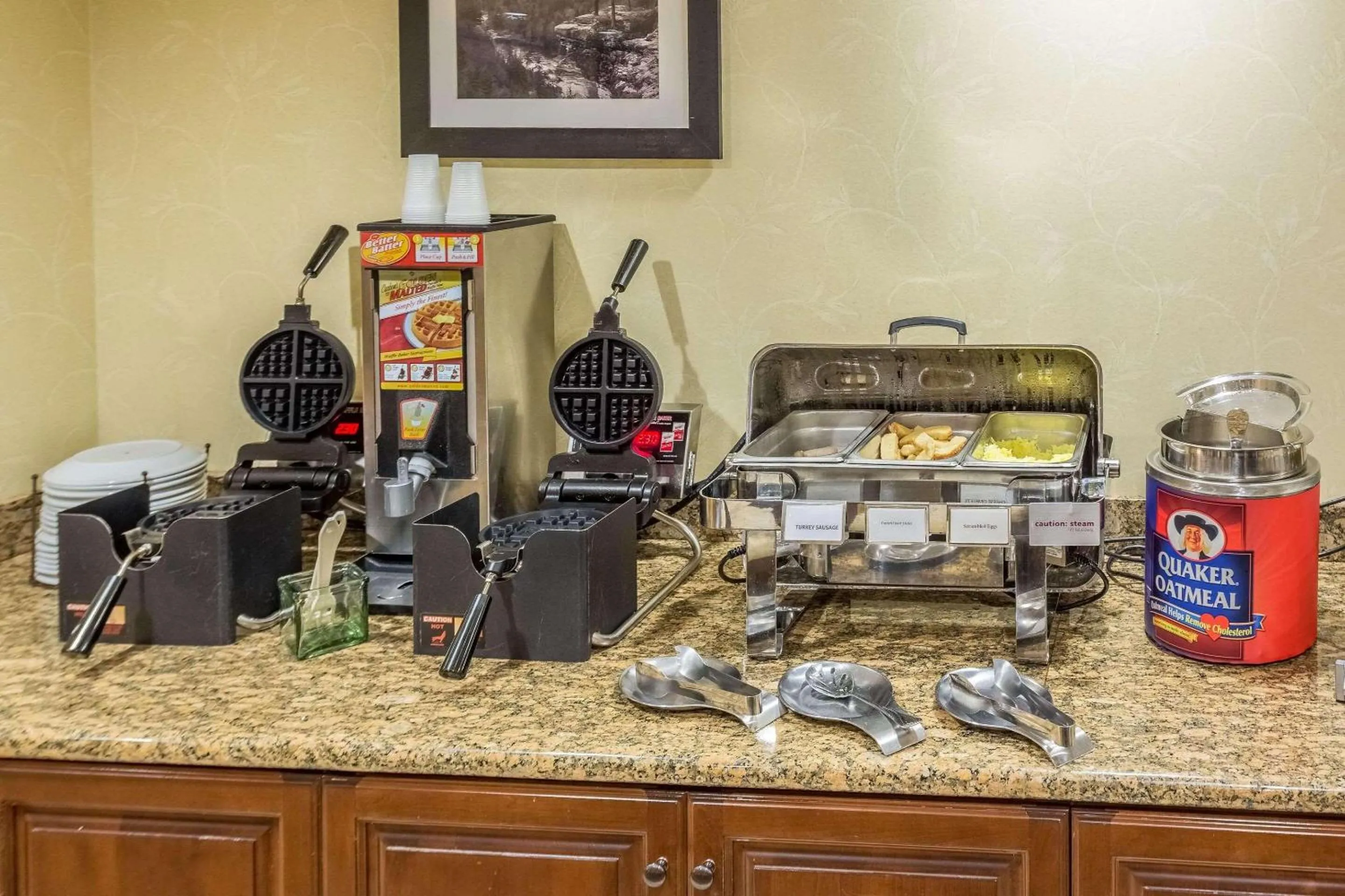 Breakfast in Country Inn & Suites by Radisson, Knoxville at Cedar Bluff, TN