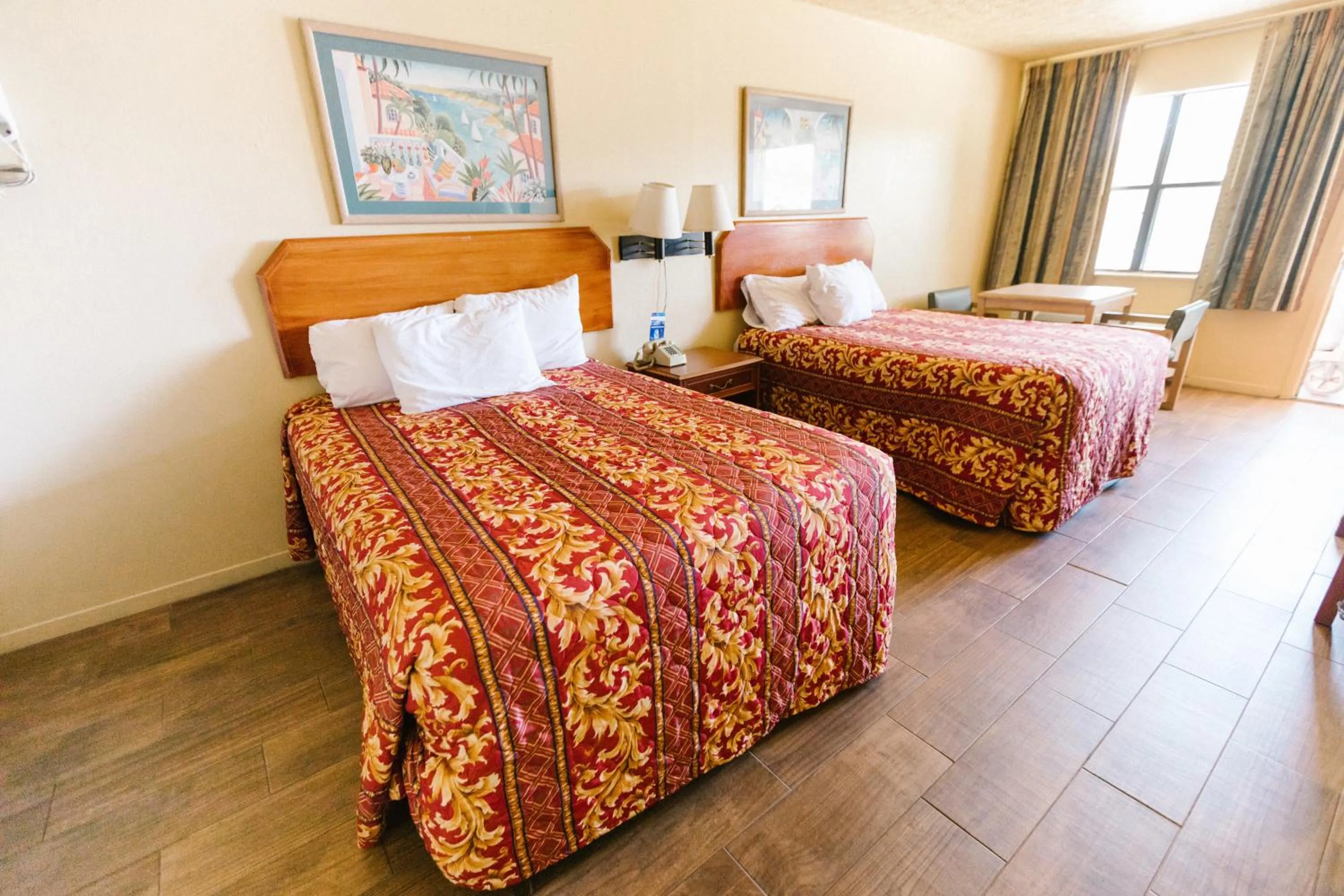 Bedroom, Bed in Summer Breeze Motel