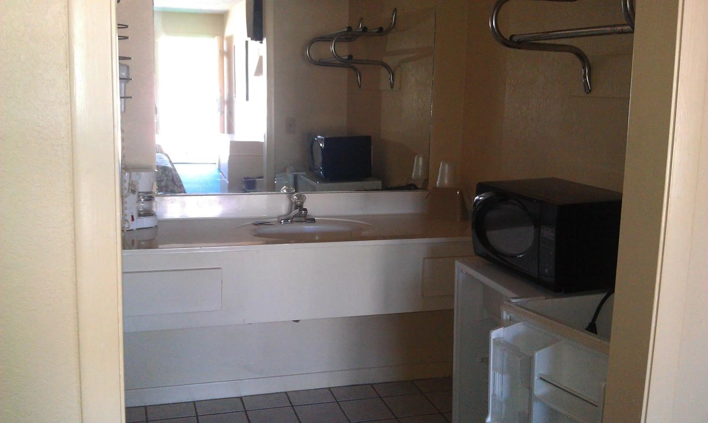 Bathroom in Summer Breeze Motel