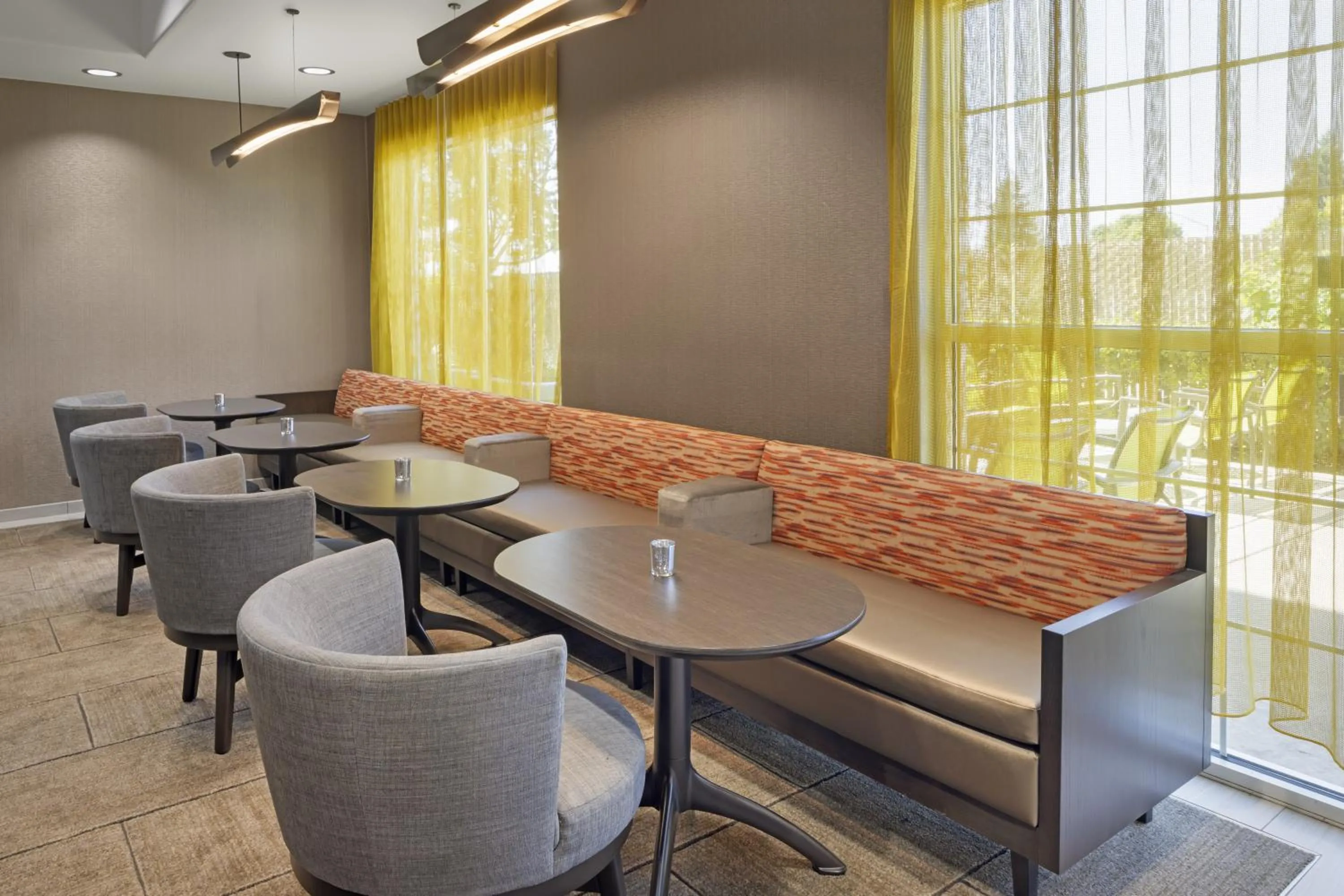 Dining area in SpringHill Suites by Marriott Turlock