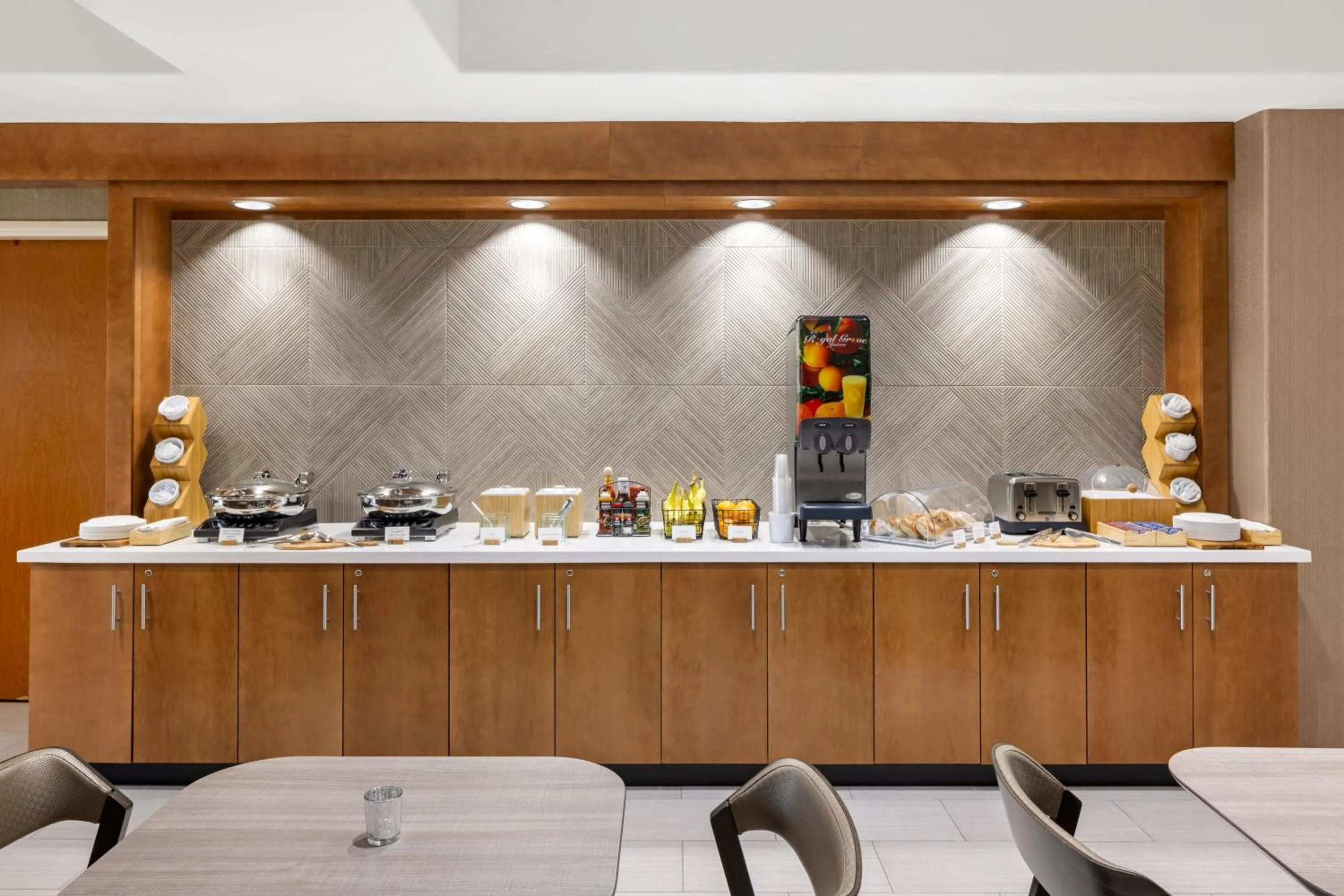 Breakfast in SpringHill Suites by Marriott Turlock