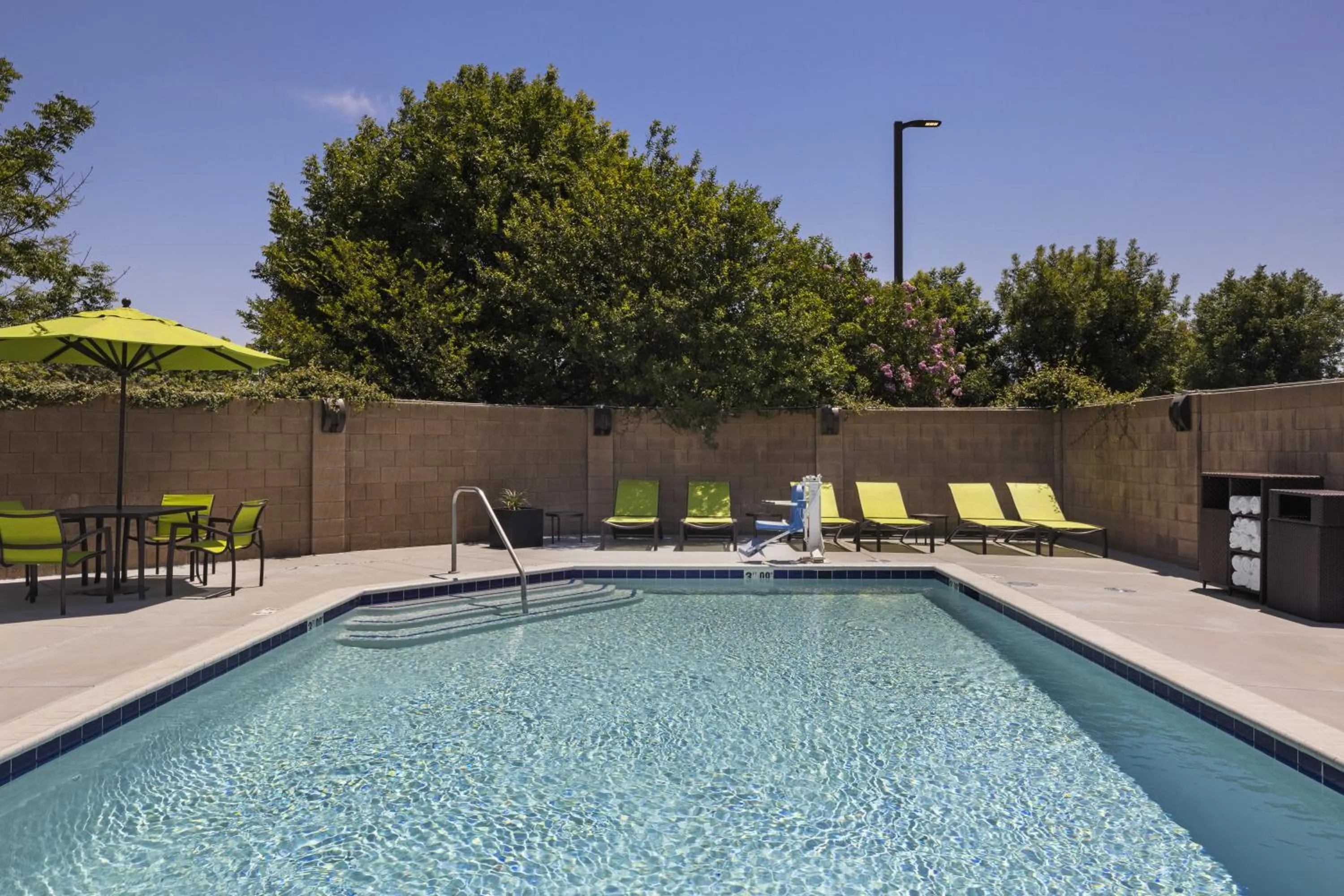 Swimming pool in SpringHill Suites by Marriott Turlock