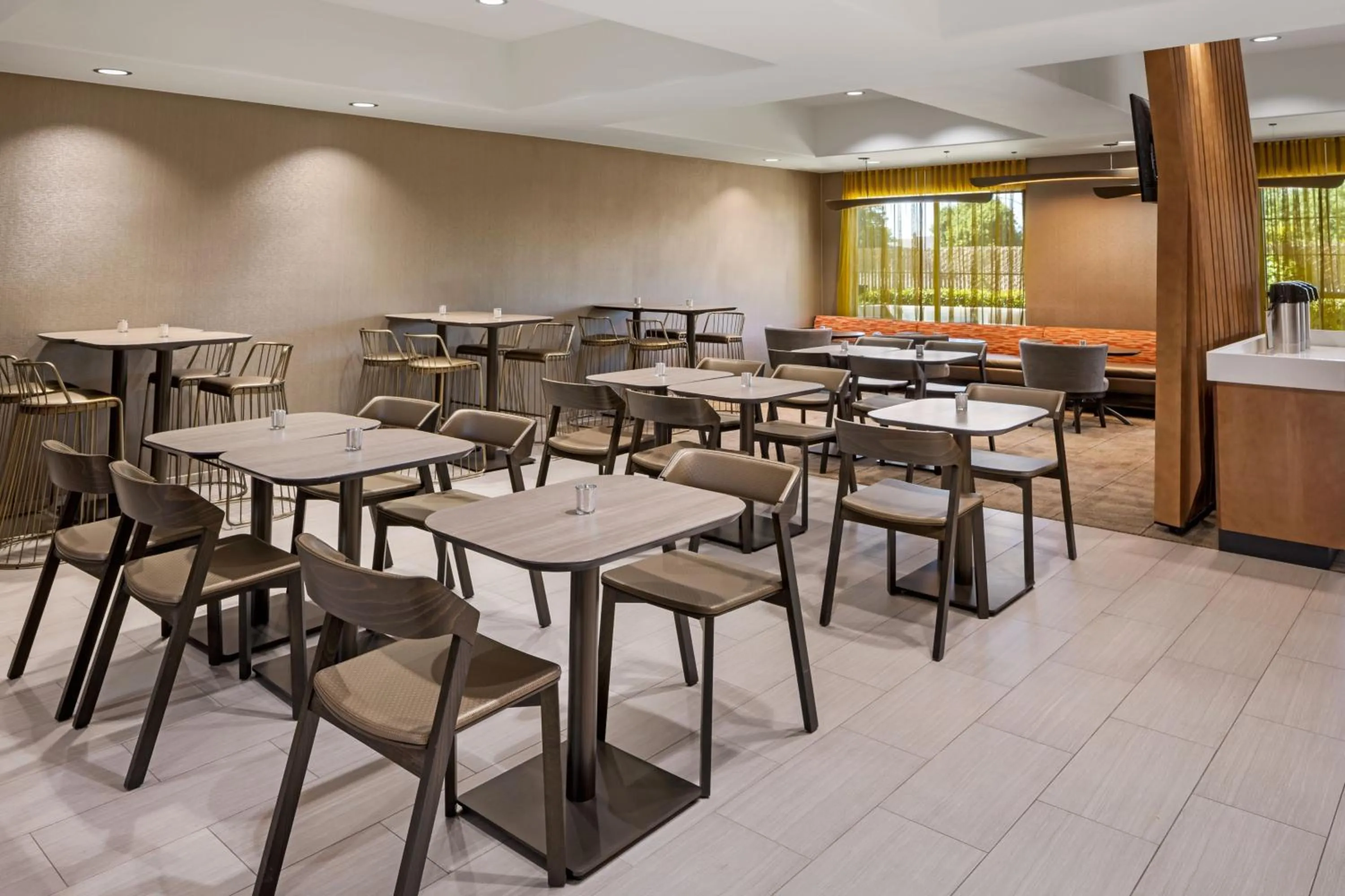 Breakfast in SpringHill Suites by Marriott Turlock