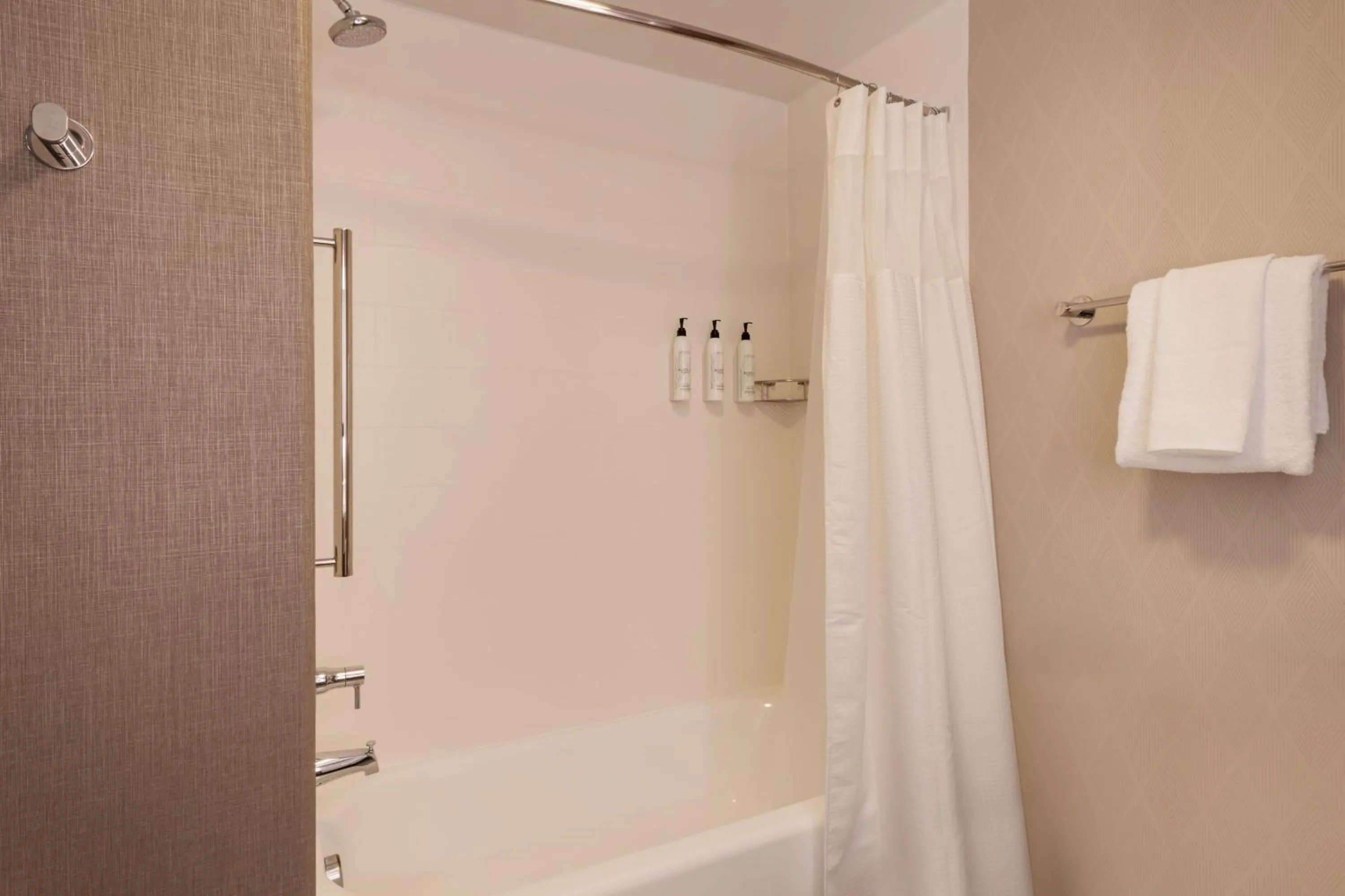 Bathroom in SpringHill Suites by Marriott Turlock