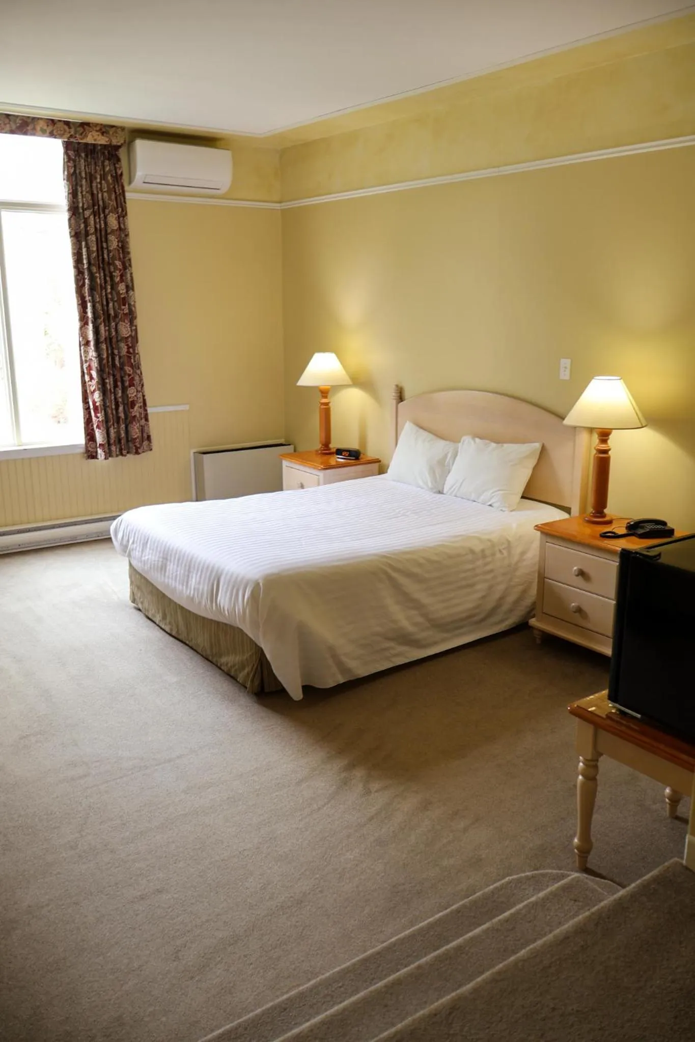 Bedroom, Bed in Hôtel au Petit Berger