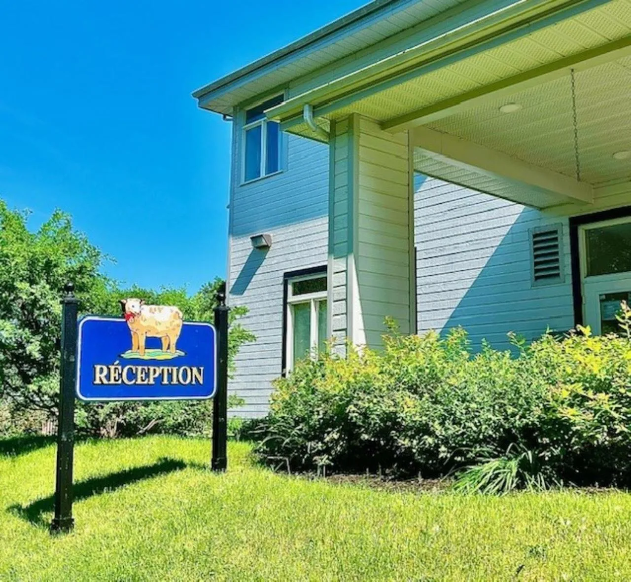 Property building in Hôtel au Petit Berger