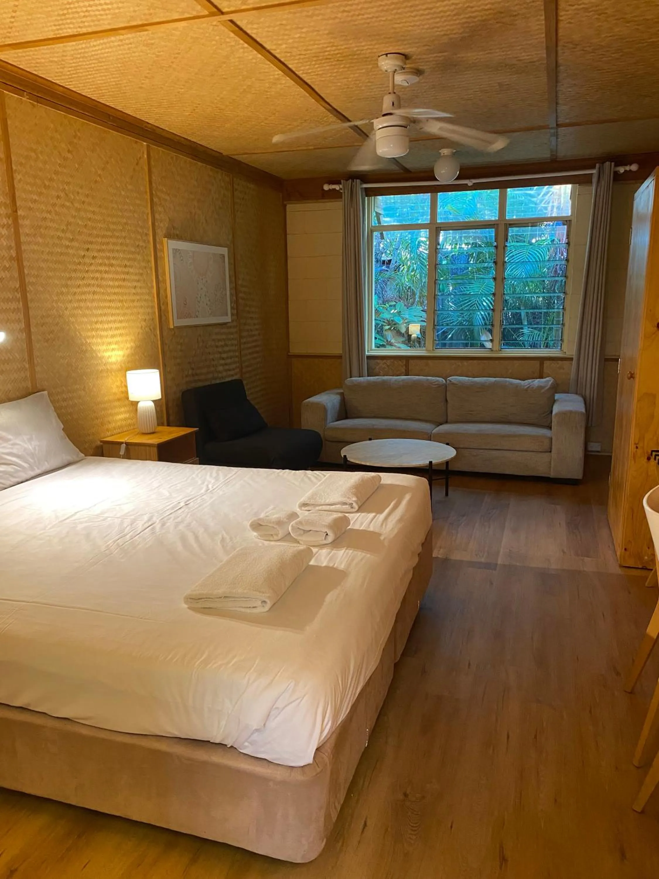 Bed in Tallow Beach Motel