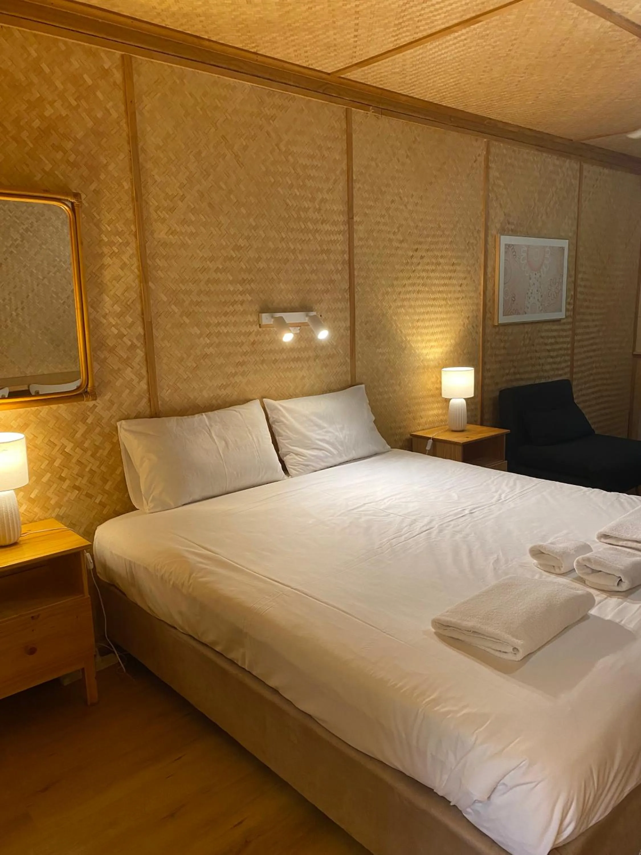 Bed in Tallow Beach Motel