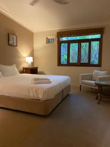 Bed in Tallow Beach Motel