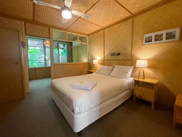 Bed in Tallow Beach Motel