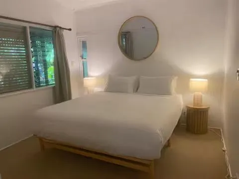 Bed in Tallow Beach Motel