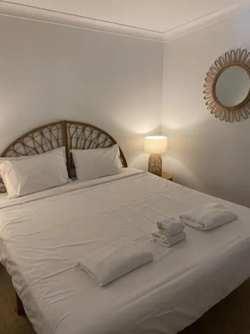 Bed in Tallow Beach Motel