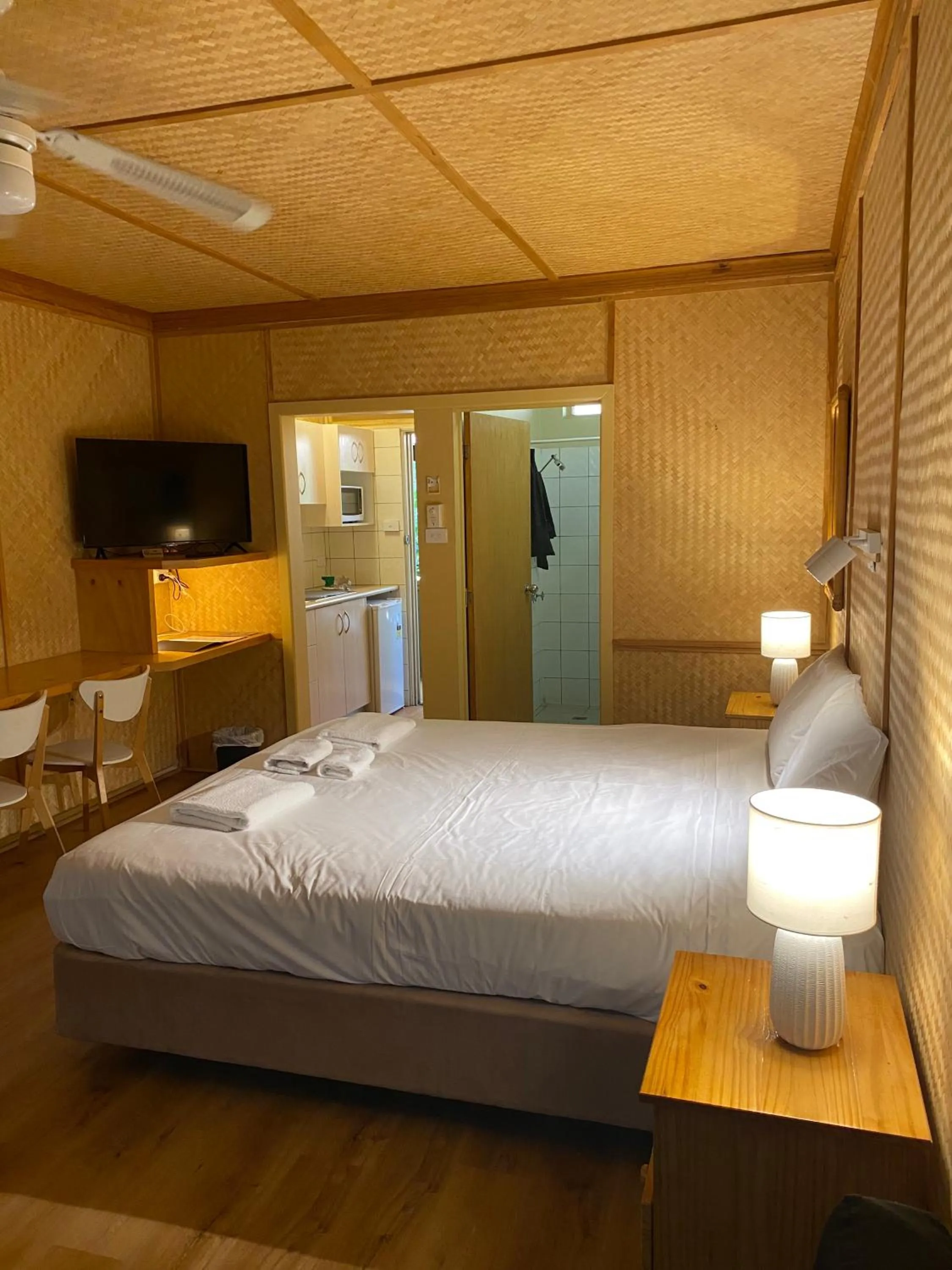 Bed in Tallow Beach Motel