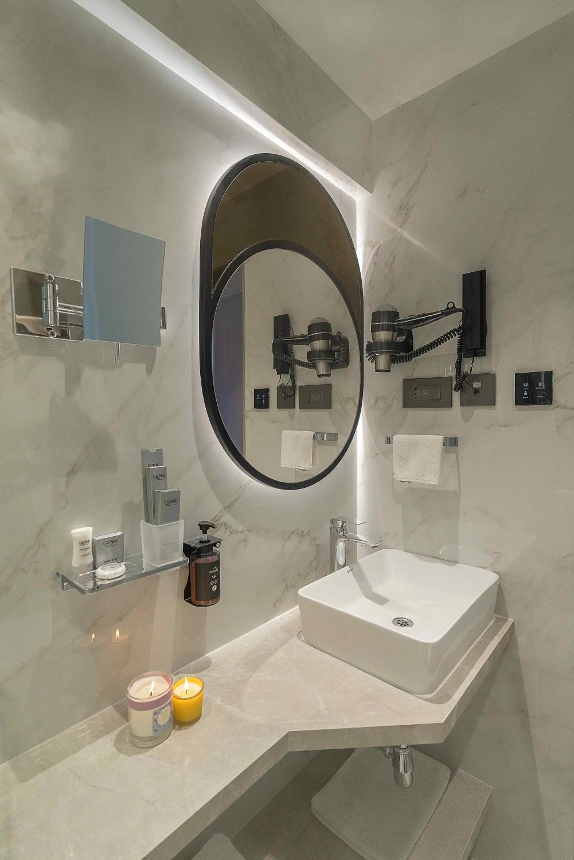 Bathroom in Grand Residency Hotel & Serviced Apartments